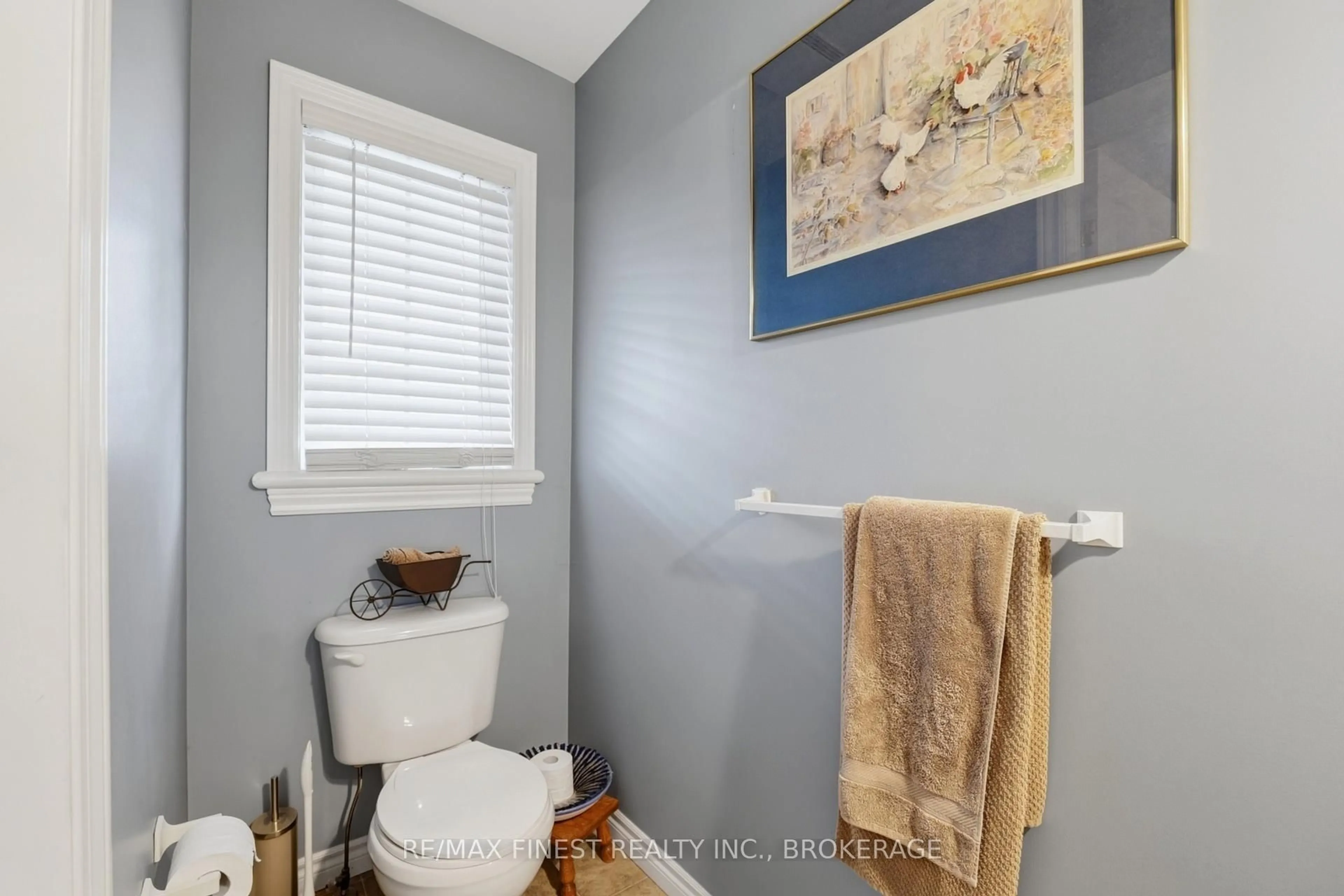 Standard bathroom, ceramic/tile floor for 116 FIRESIDE Crt, Kingston Ontario K7K 7L8