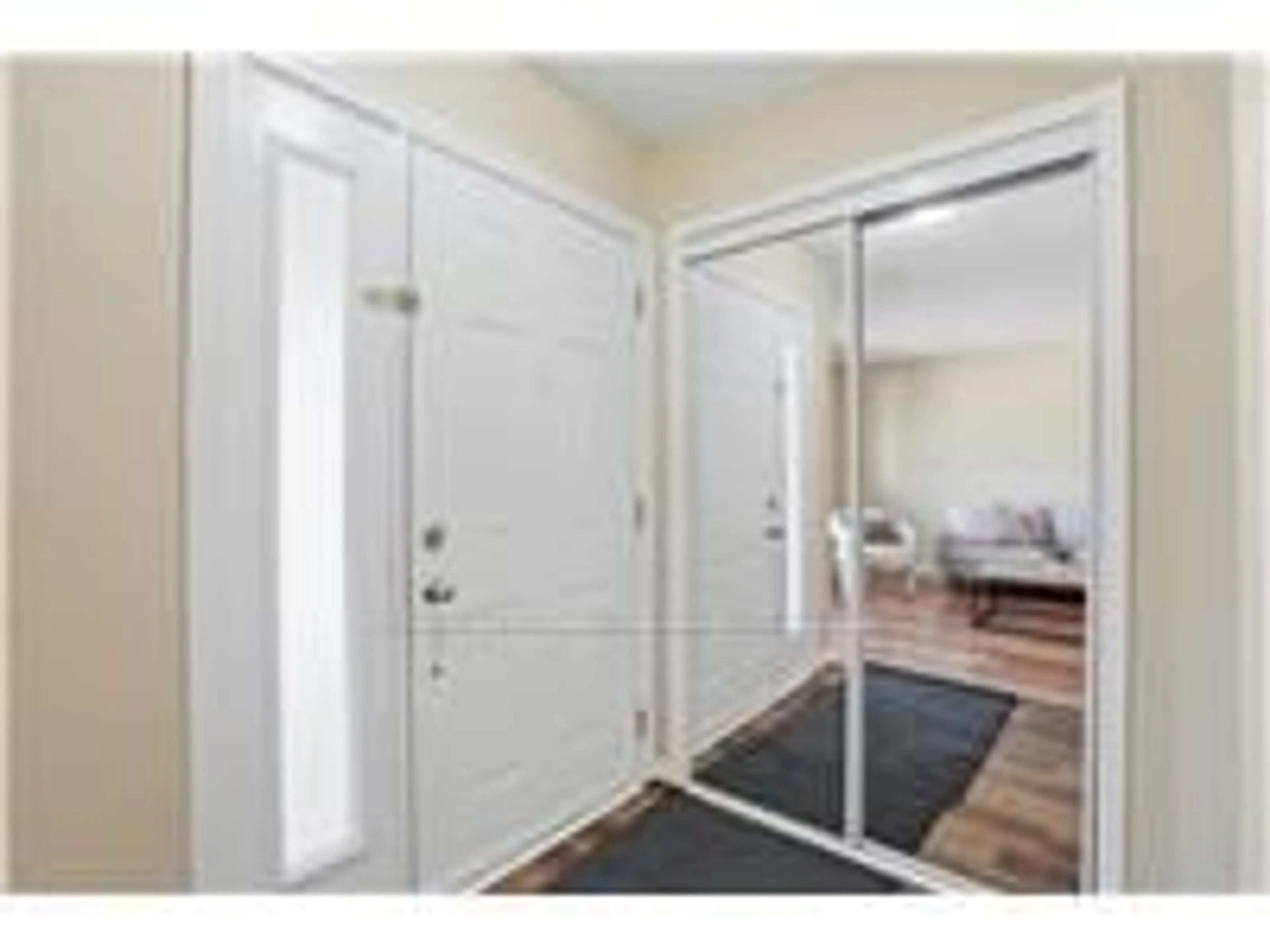 Indoor entryway for 94 WENDOVER Dr, Hamilton Ontario L9C 5X5