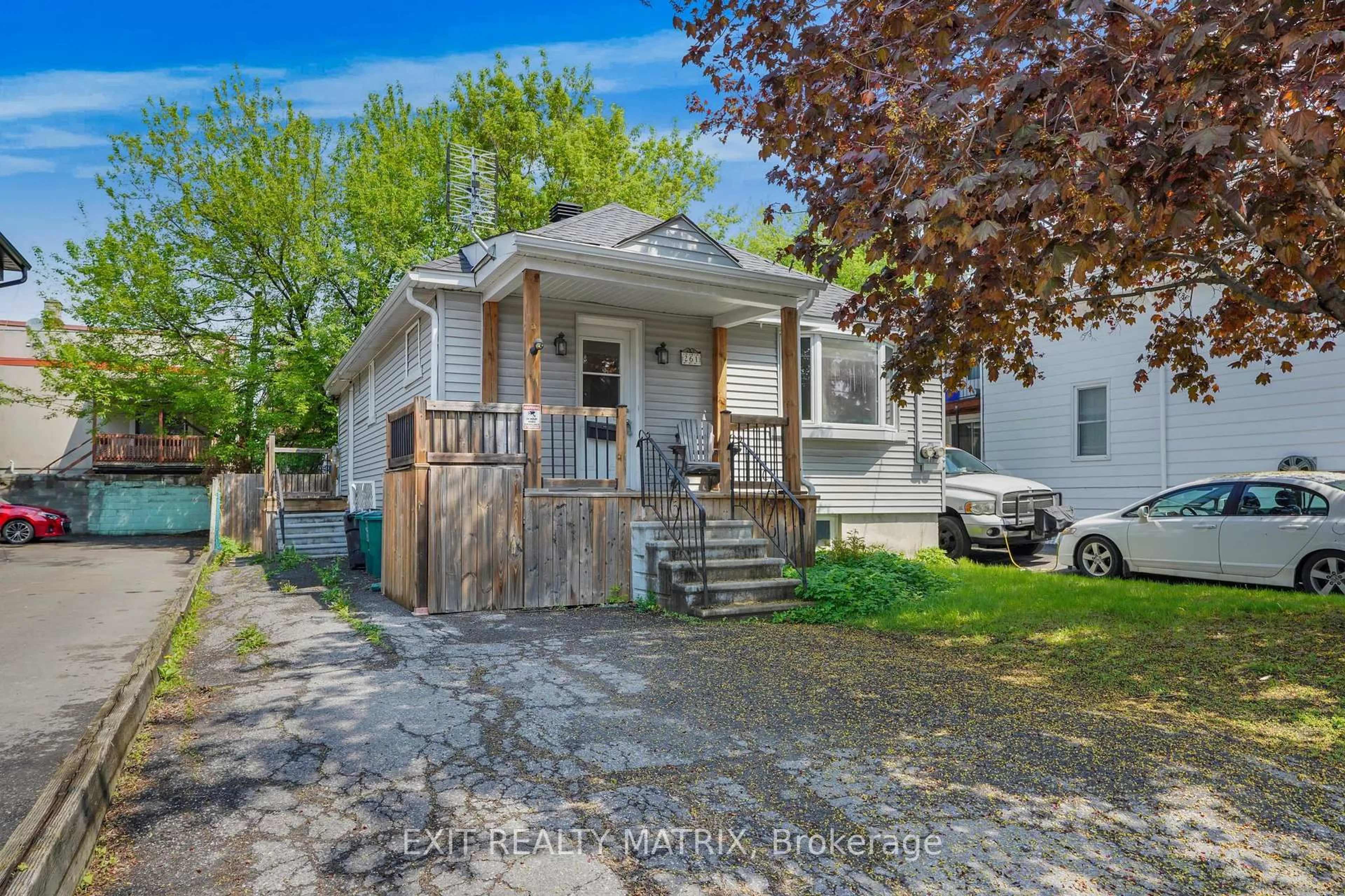 Unknown for 261 Montfort St, Ottawa Ontario K1L 5P1
