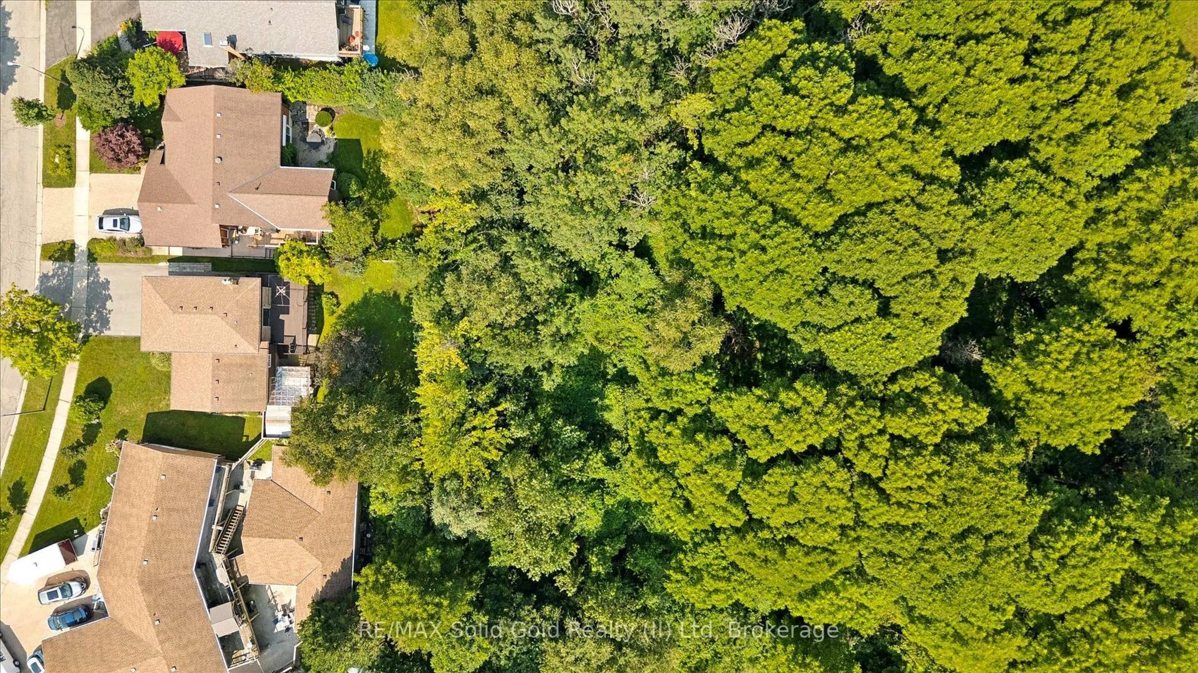 A pic from outside/outdoor area/front of a property/back of a property/a pic from drone, forest/trees view for 8 Perin Pl, Waterloo Ontario N2P 1L5