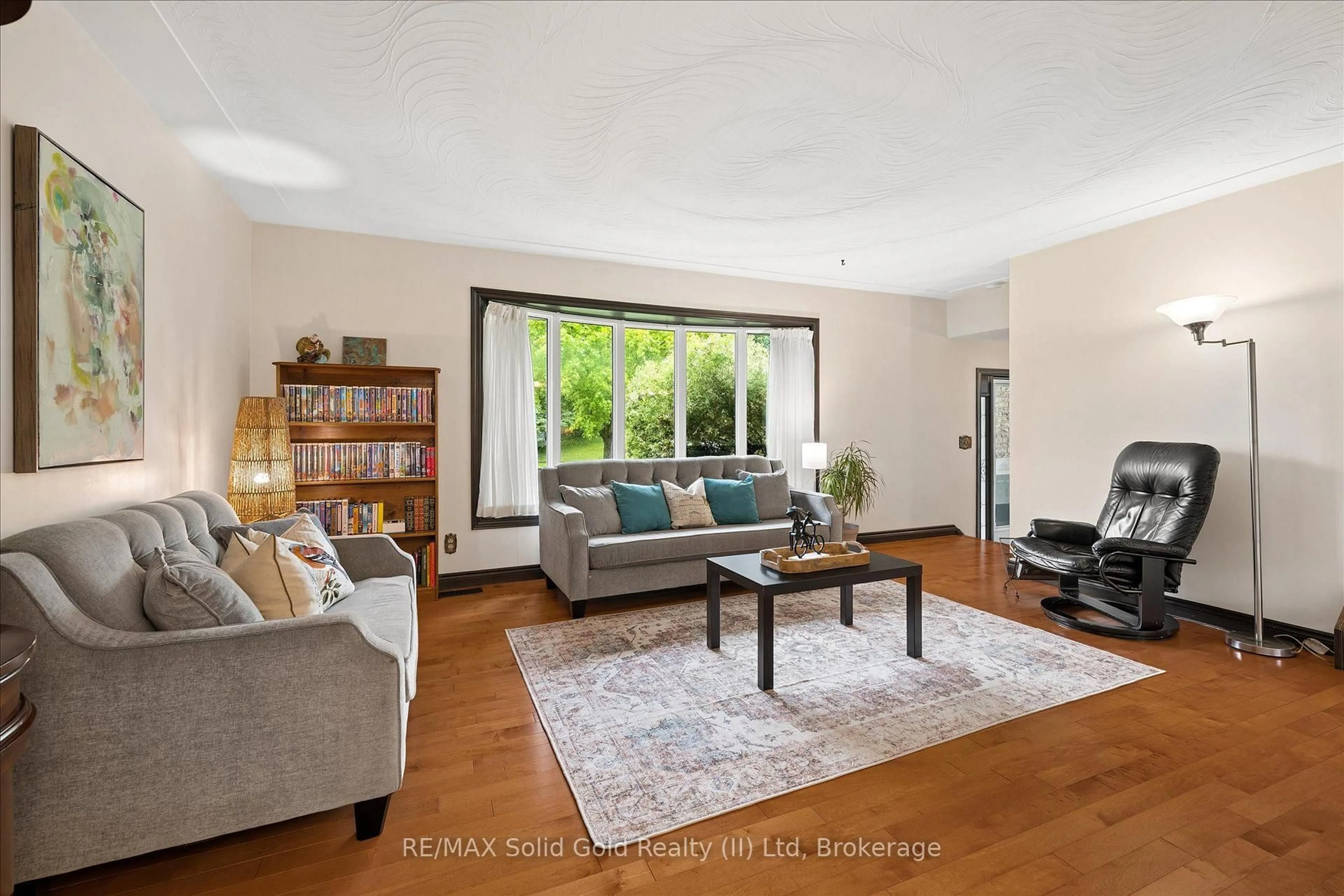 Living room with furniture, unknown for 8 Perin Pl, Kitchener Ontario N2P 1L5