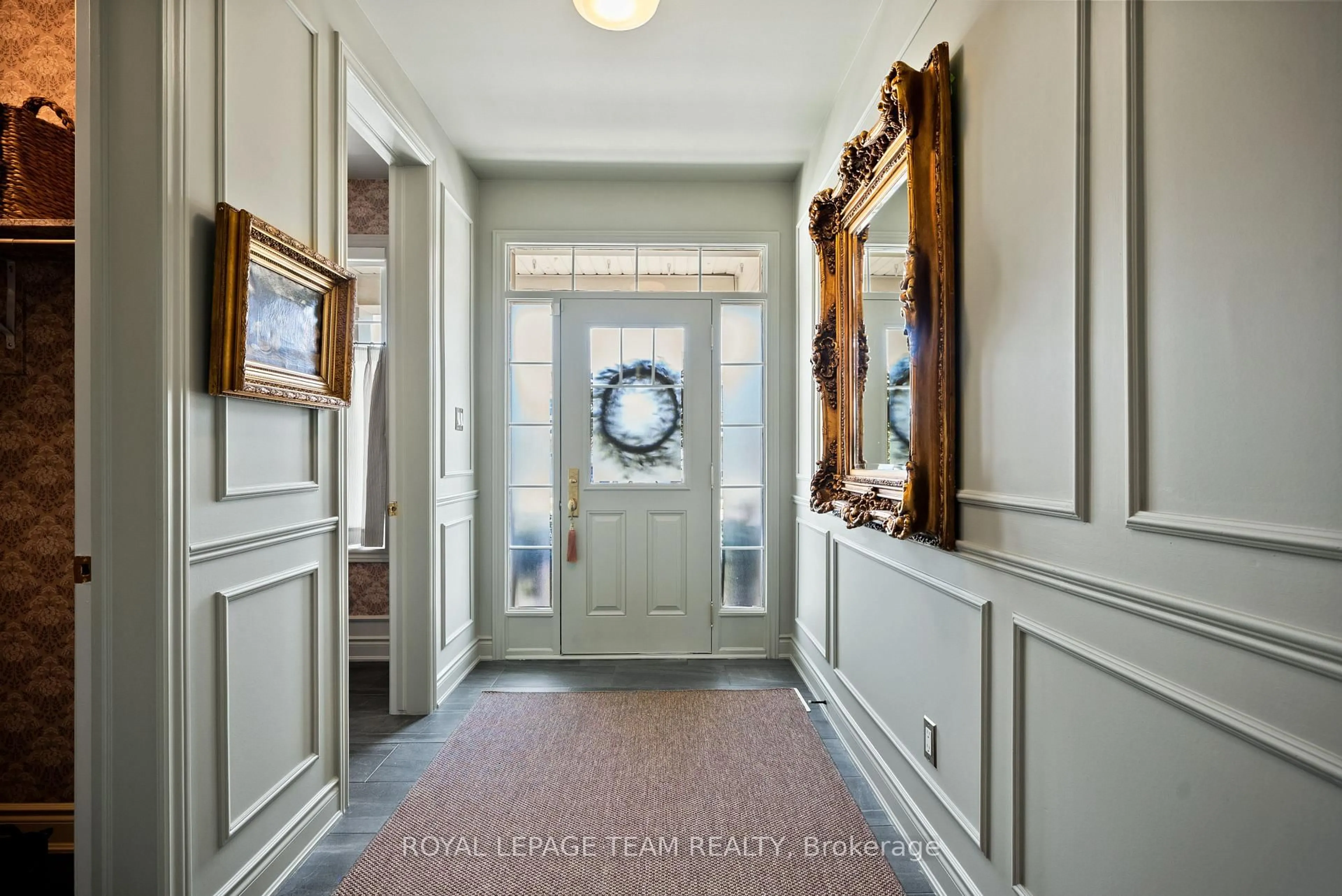 Indoor entryway for 4865 Abbott St, Ottawa Ontario K2S 1E7