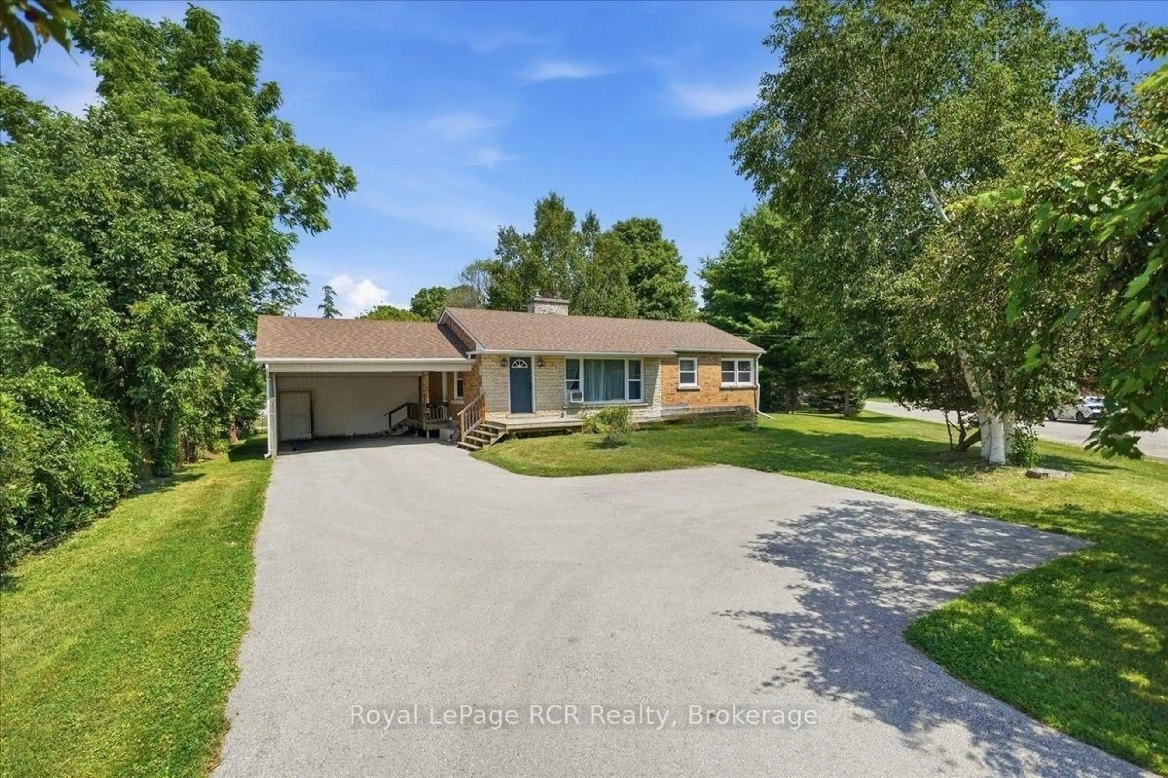 A pic from outside/outdoor area/front of a property/back of a property/a pic from drone, street for 850 11th St, Owen Sound Ontario N4K 3T3