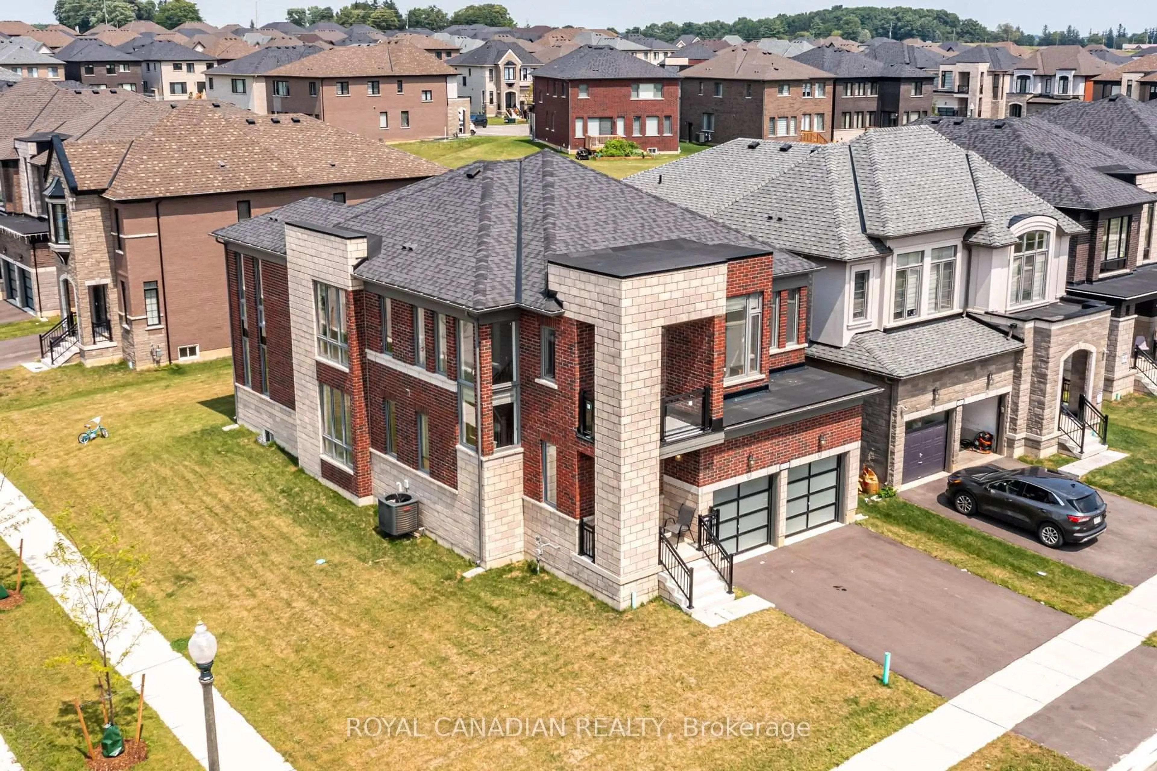 A pic from outside/outdoor area/front of a property/back of a property/a pic from drone, unknown for 1439 Upper Thames Dr, Woodstock Ontario N4T 0P9