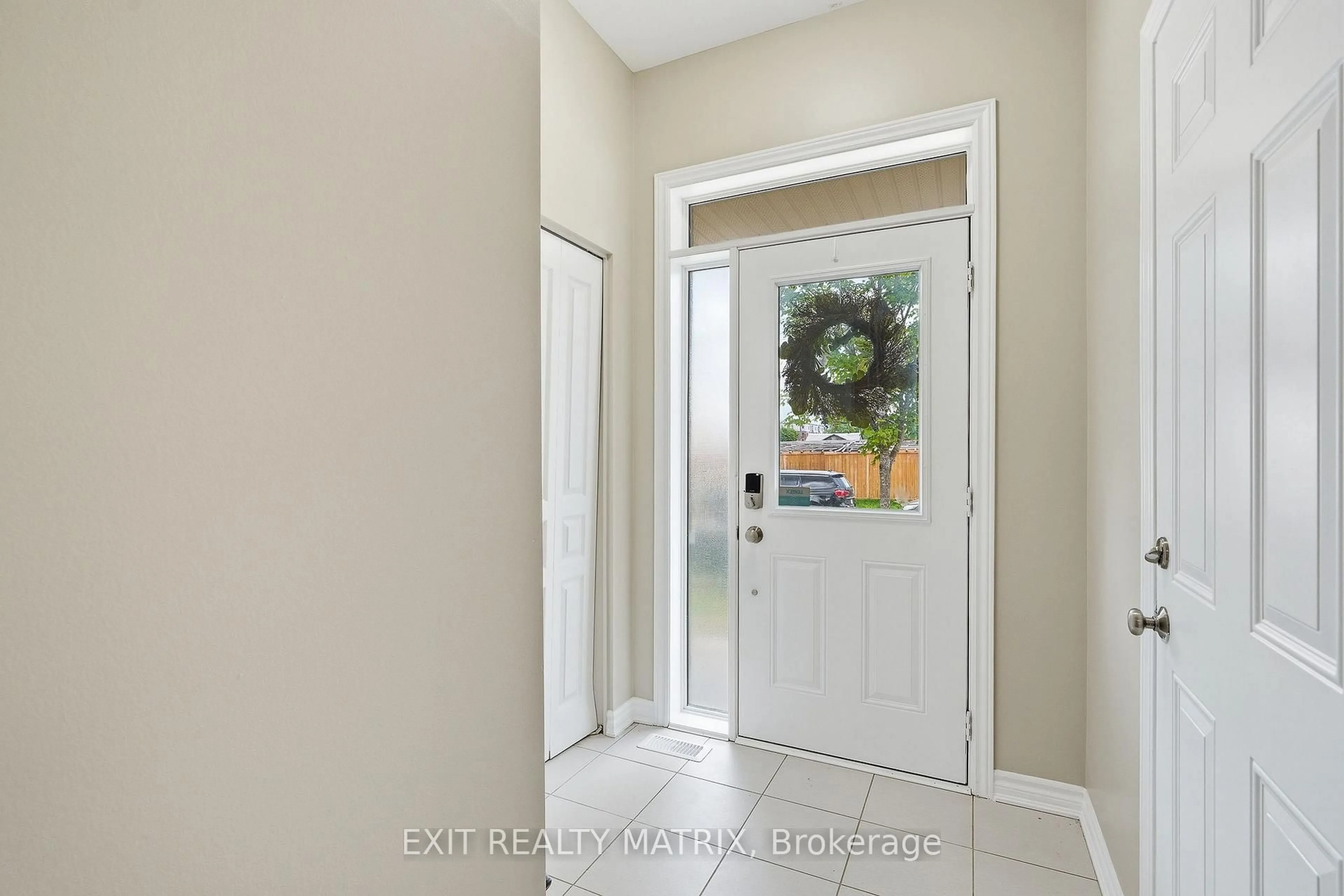 Indoor entryway for 552 Via Mattino Way, Nepean Ontario K2J 6B8