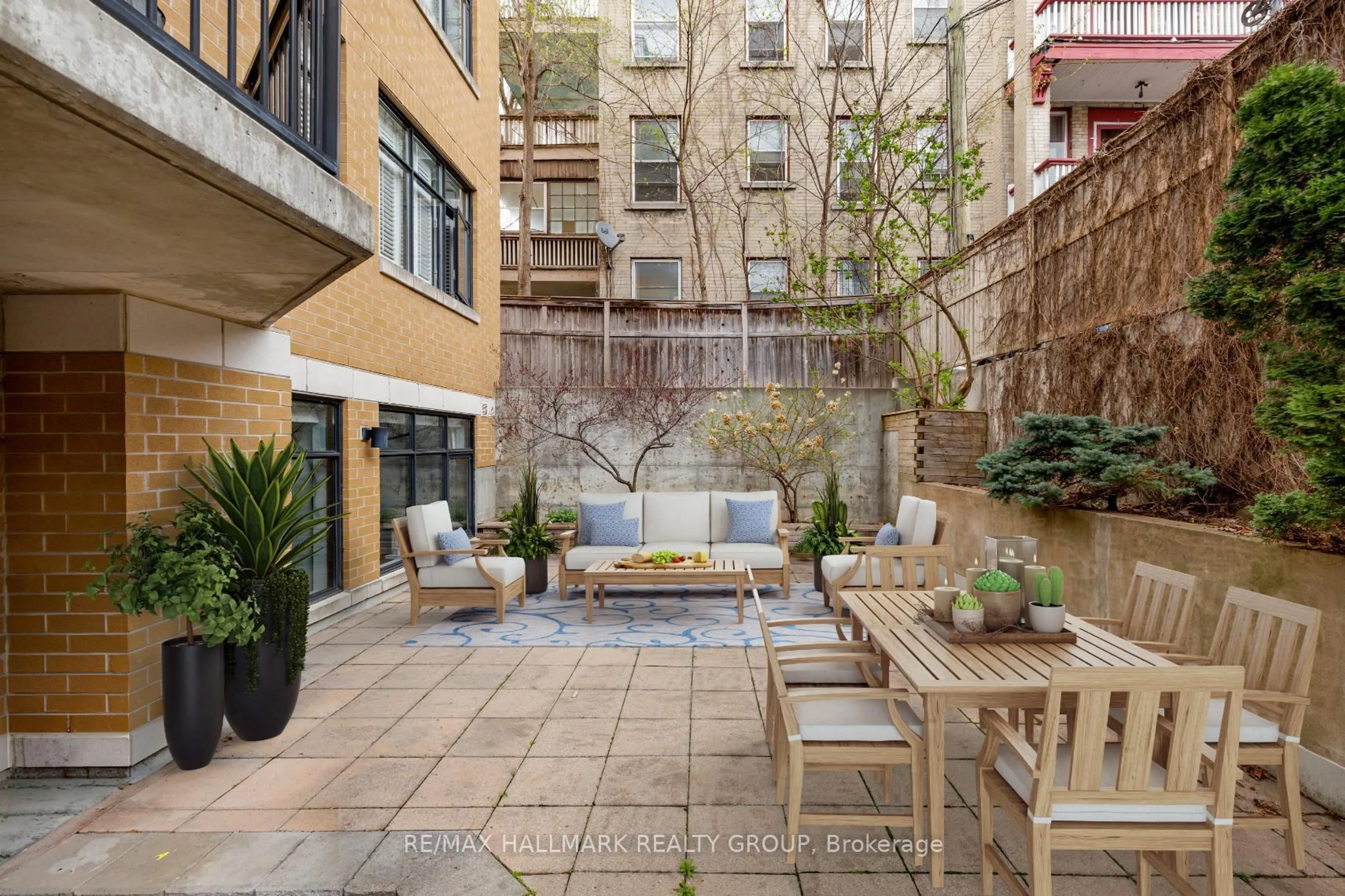 Patio, street for 260 Besserer St #203, Ottawa Ontario K1N 1J3