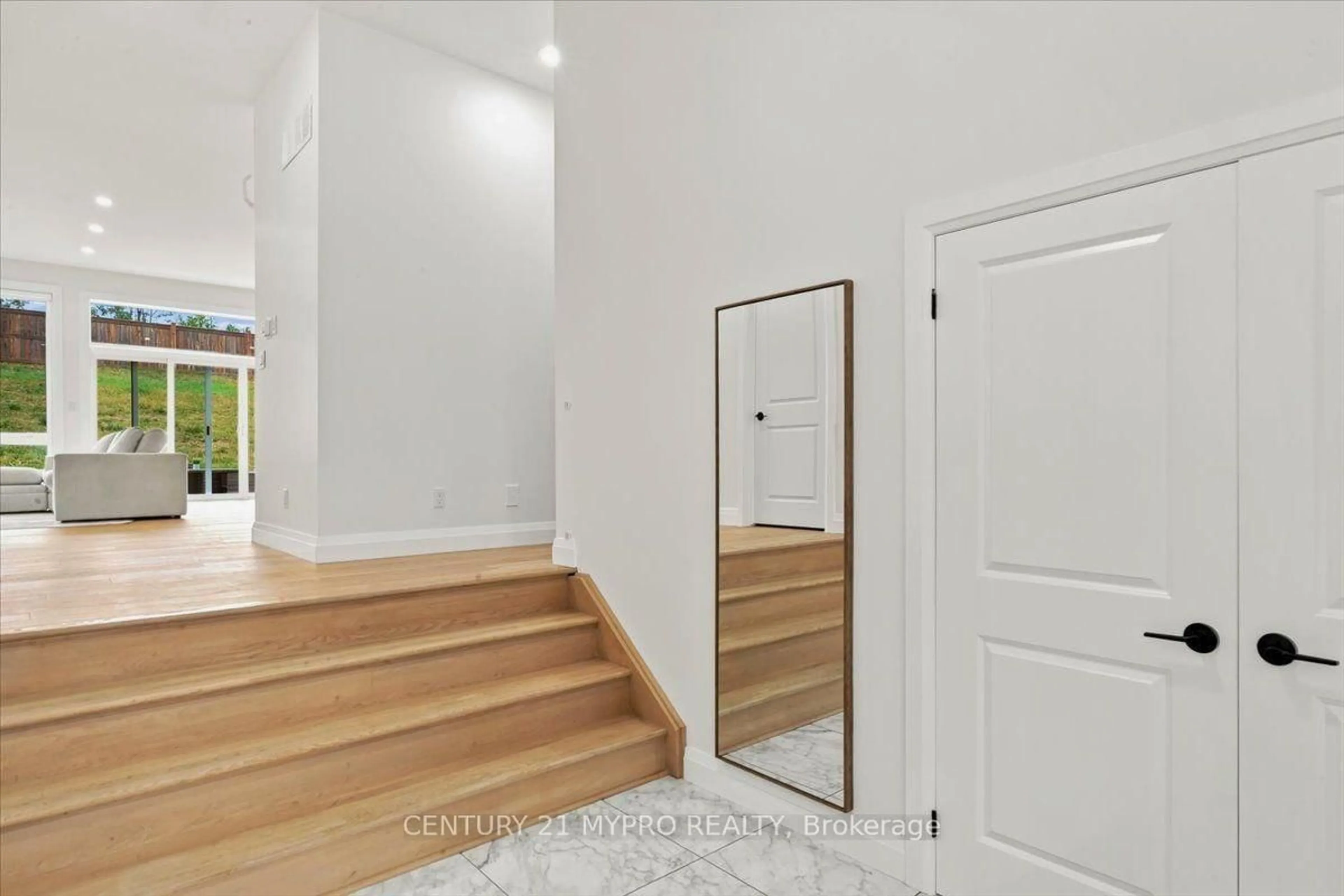 Indoor entryway for 41 Schmidt Way, Quinte West Ontario K8V 0L5
