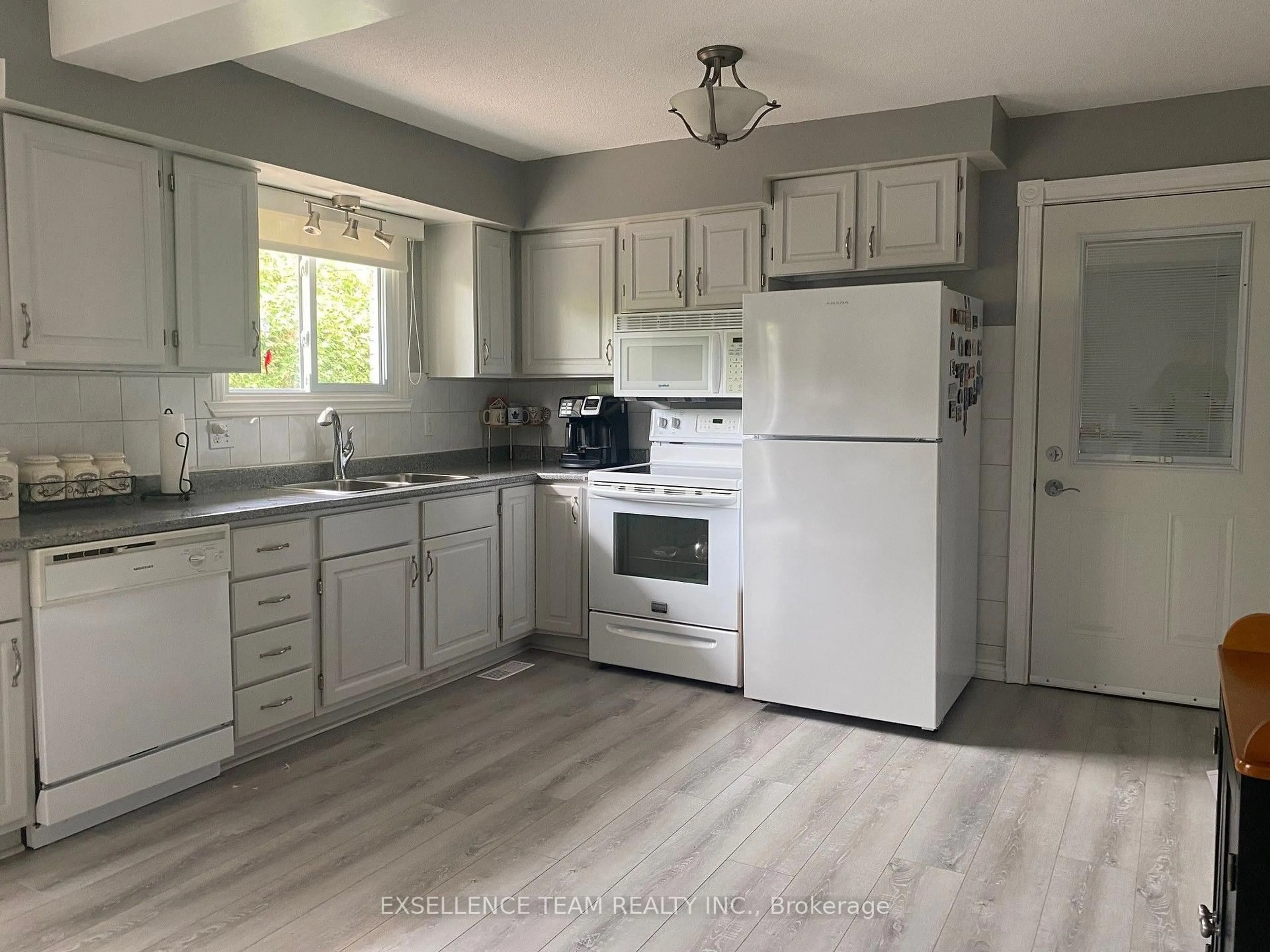 Standard kitchen, unknown for 39 Wales Dr, South Stormont Ontario K0C 1M0