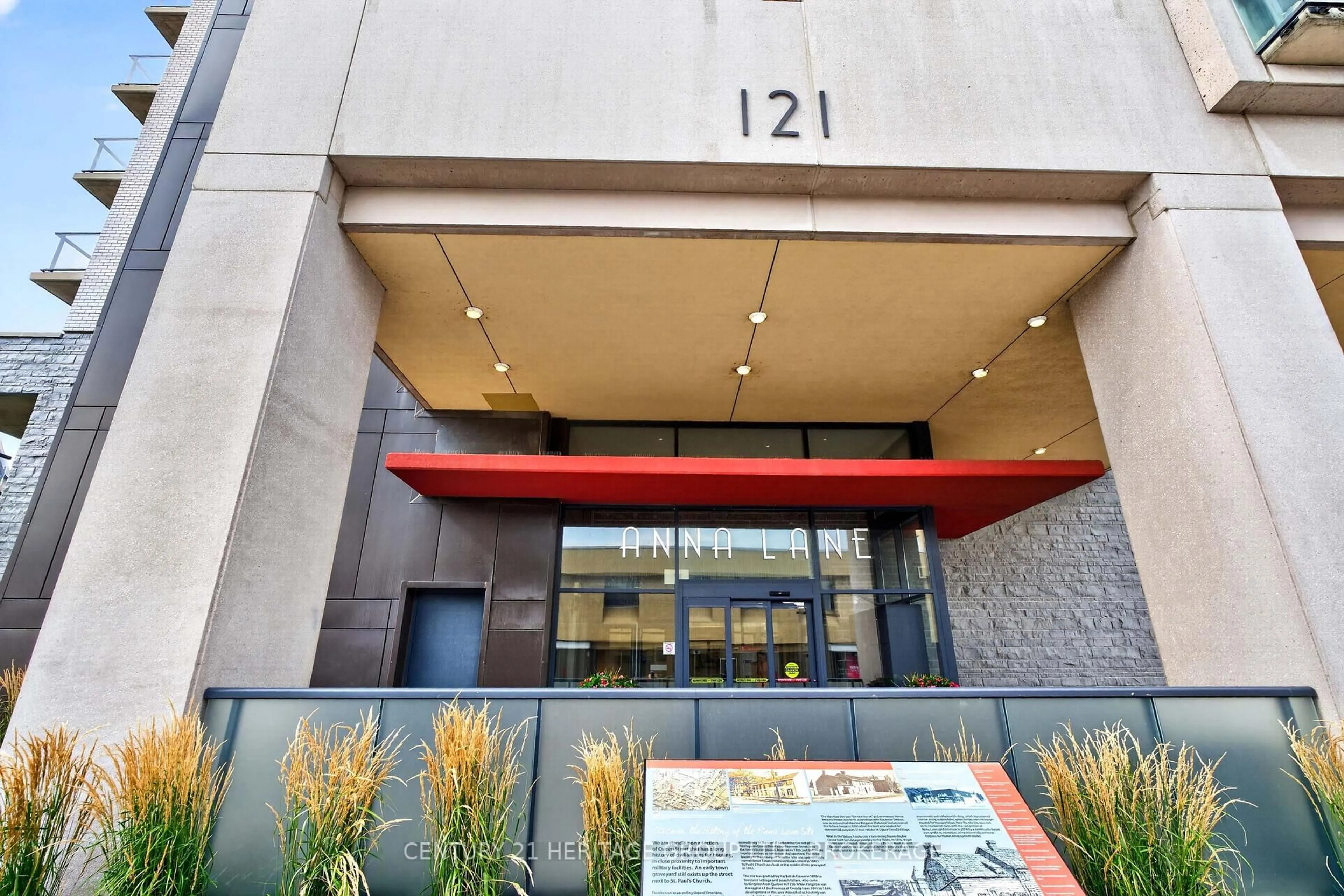Indoor foyer for 121 Queen St #A1, Kingston Ontario K7K 0G6