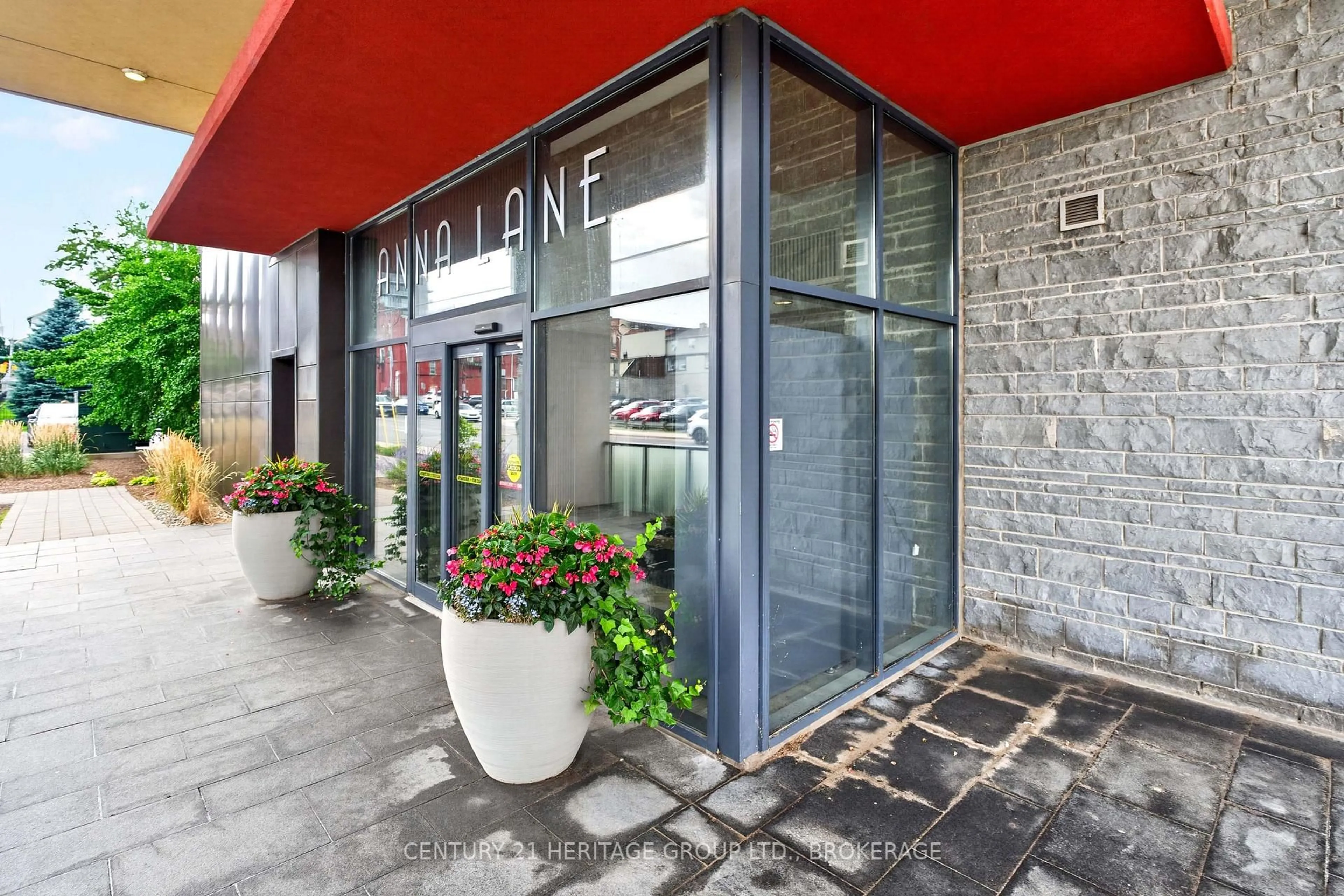 Indoor foyer for 121 Queen St #A1, Kingston Ontario K7K 0G6