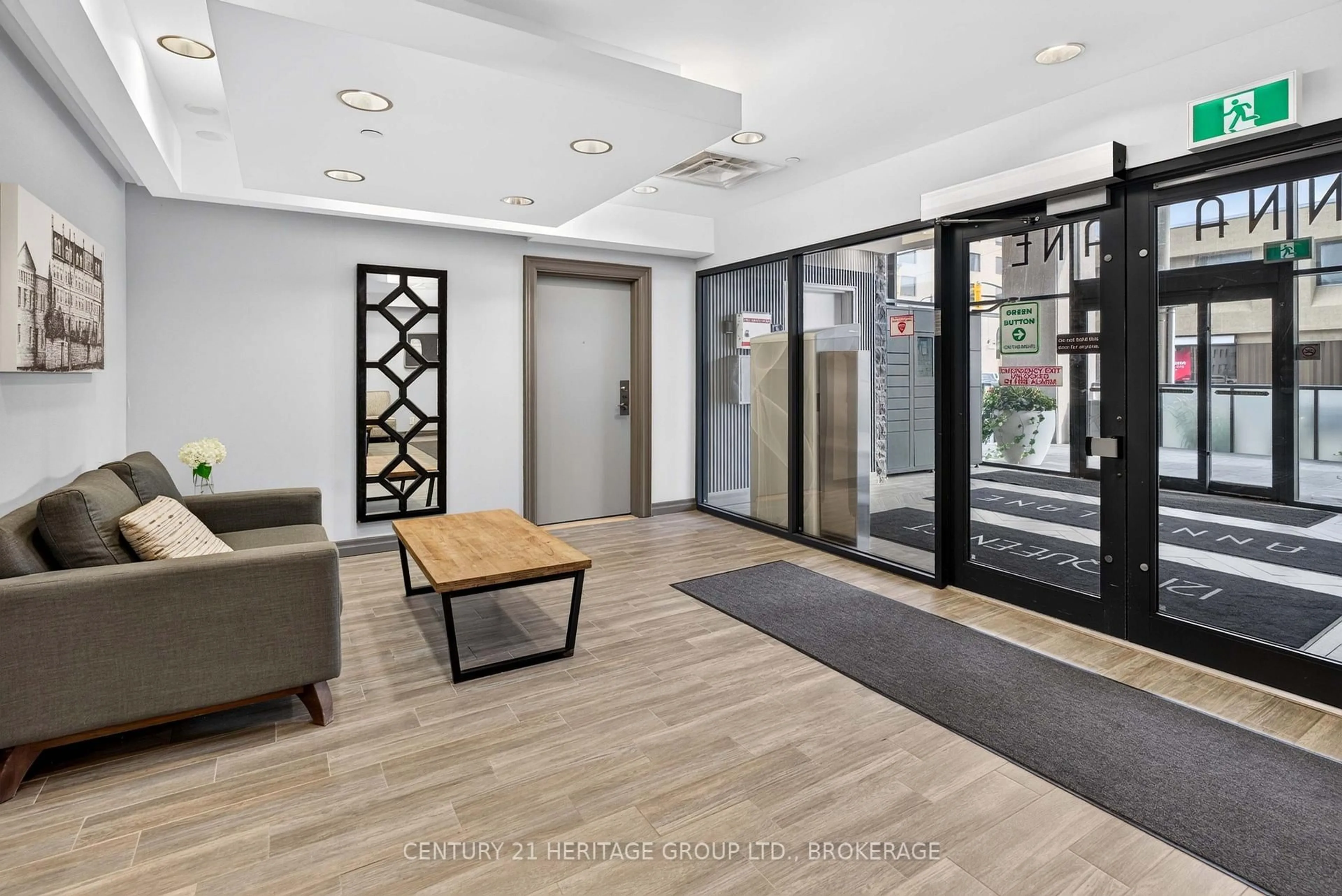 Indoor foyer for 121 Queen St #A1, Kingston Ontario K7K 0G6
