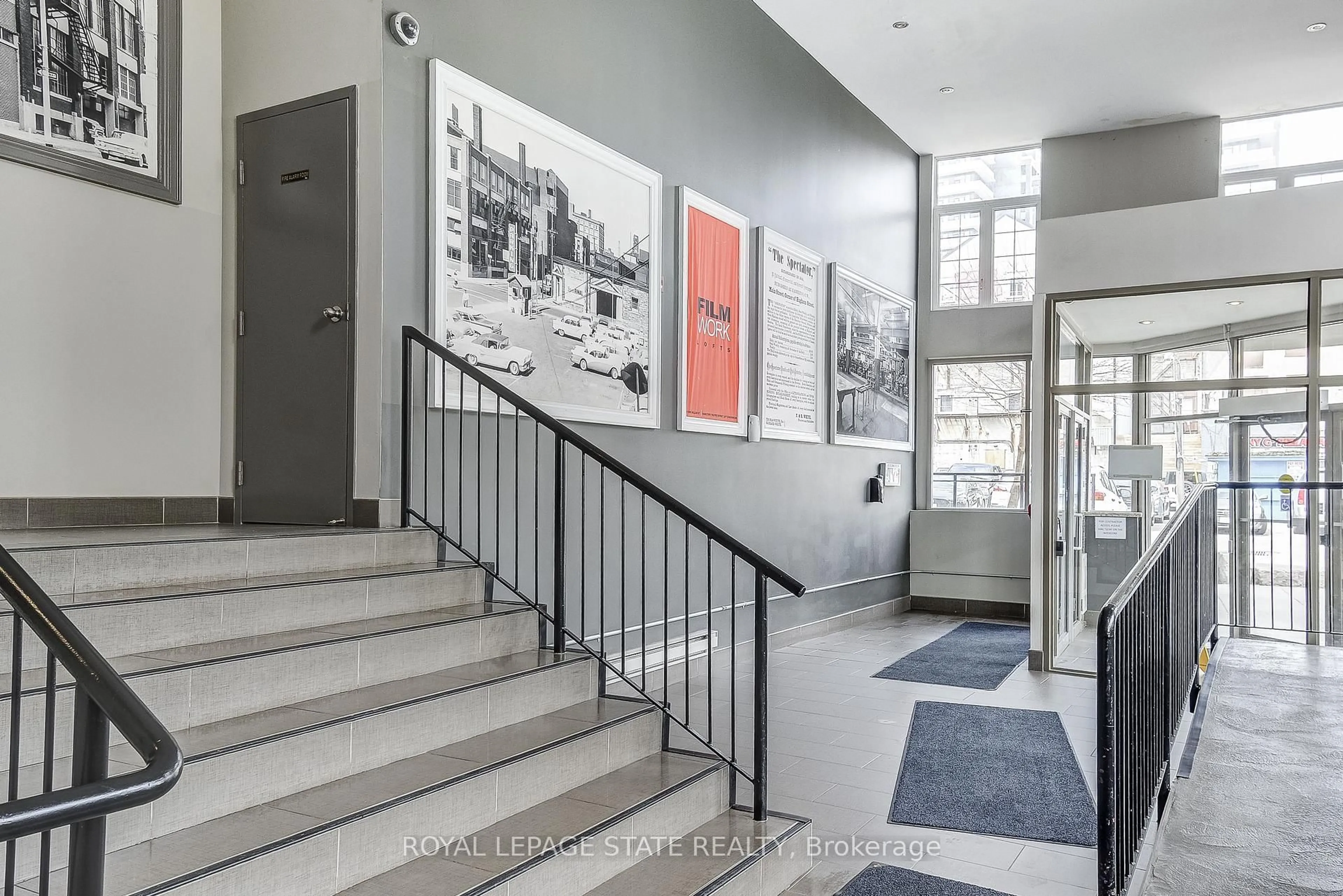 Indoor foyer for 80 King William St #214, Hamilton Ontario L8R 0A1