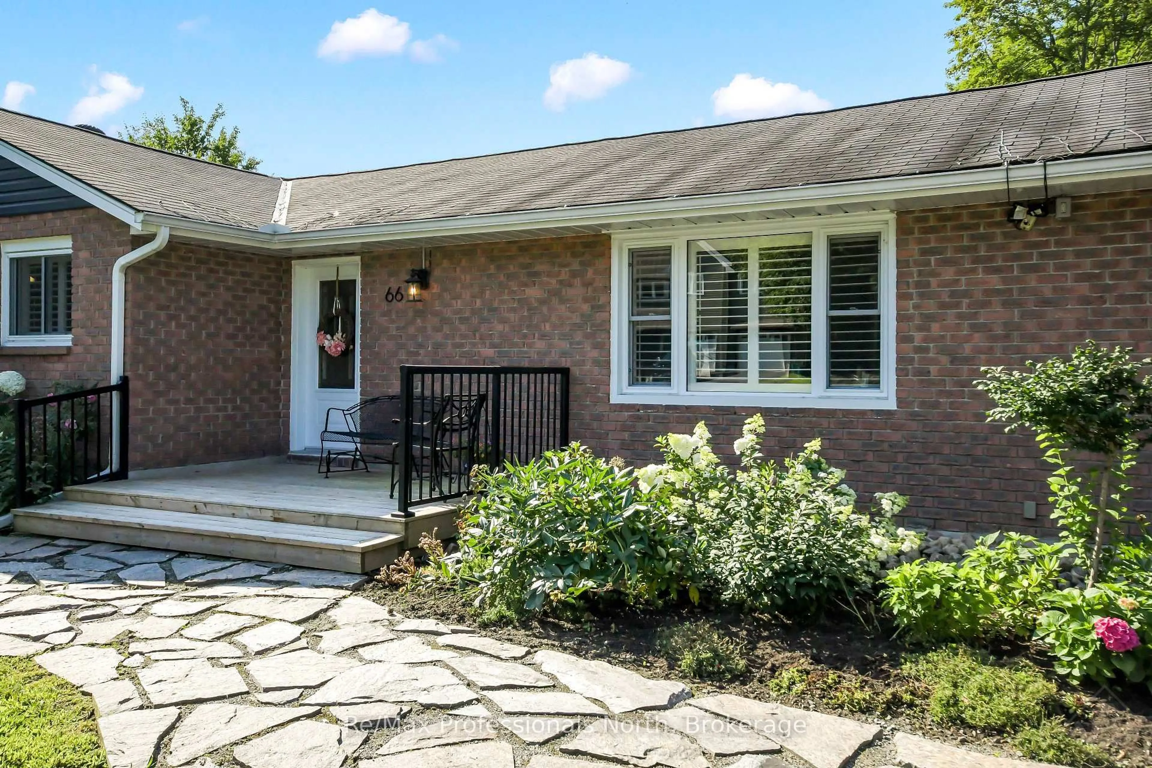 Home with brick exterior material, street for 66 Westvale Dr, Bracebridge Ontario P1L 1B3