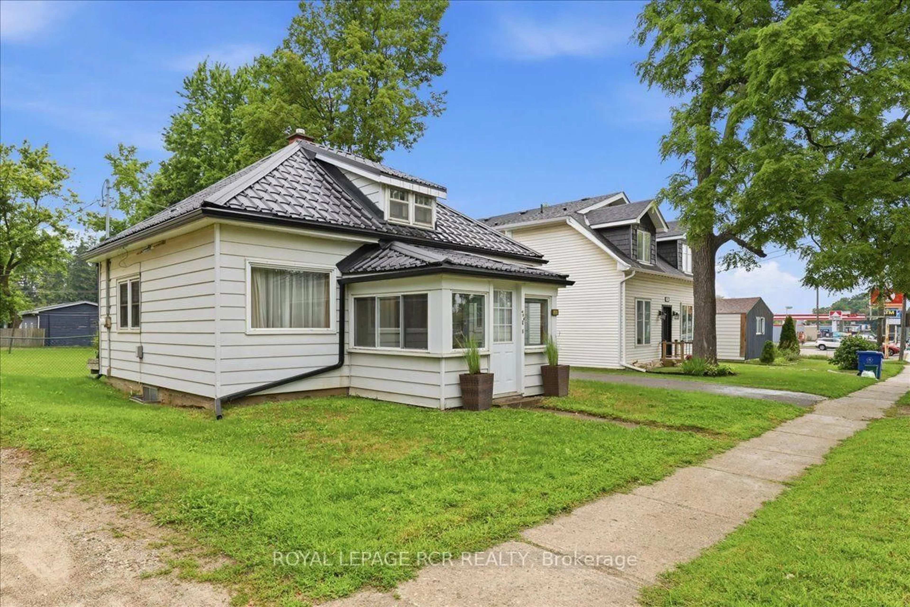 A pic from outside/outdoor area/front of a property/back of a property/a pic from drone, street for 434 Main Street, Shelburne Ontario L9V 2Z2