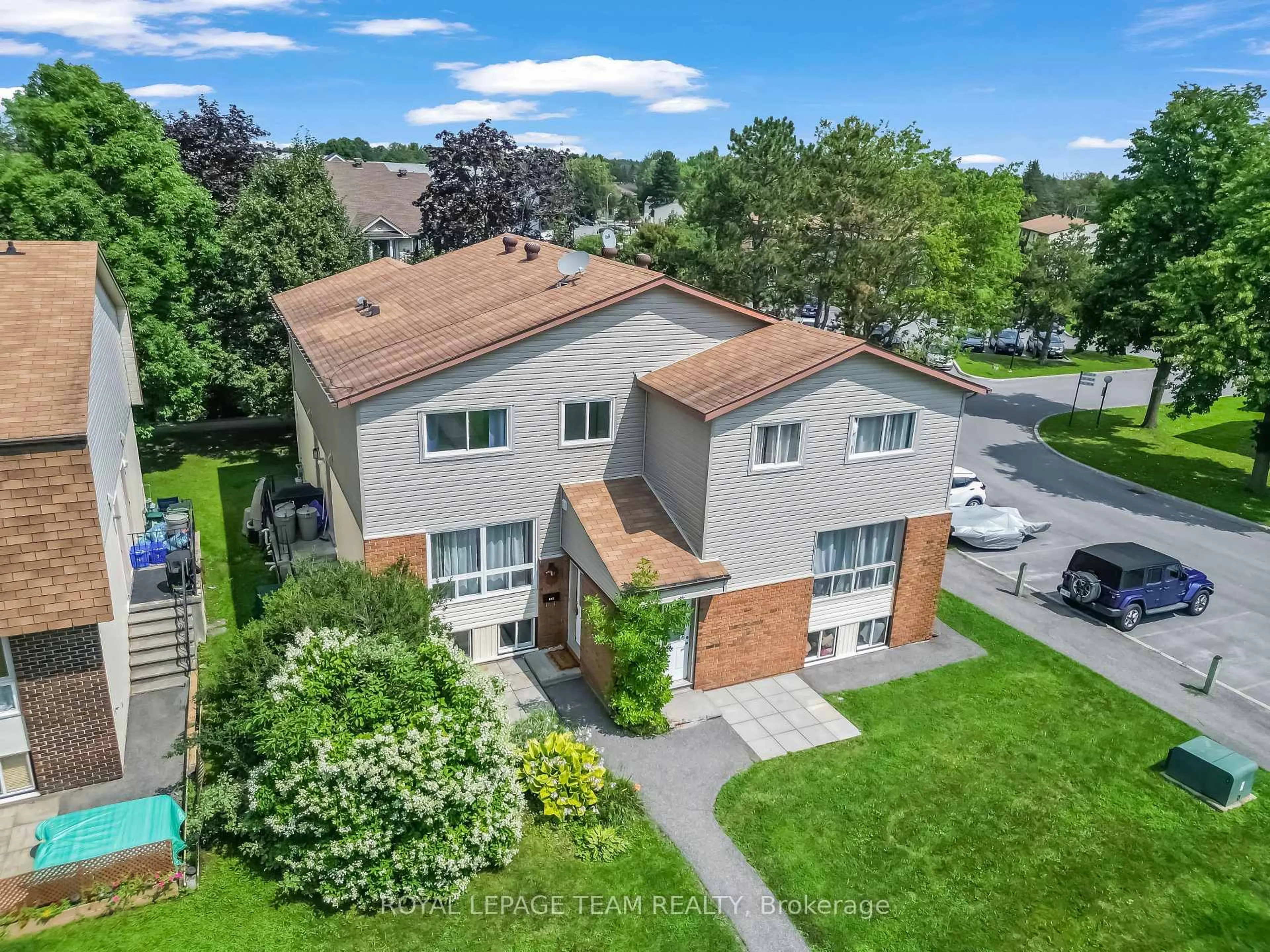 A pic from outside/outdoor area/front of a property/back of a property/a pic from drone, street for 38A Forester Cres, Ottawa Ontario K2H 8Y2