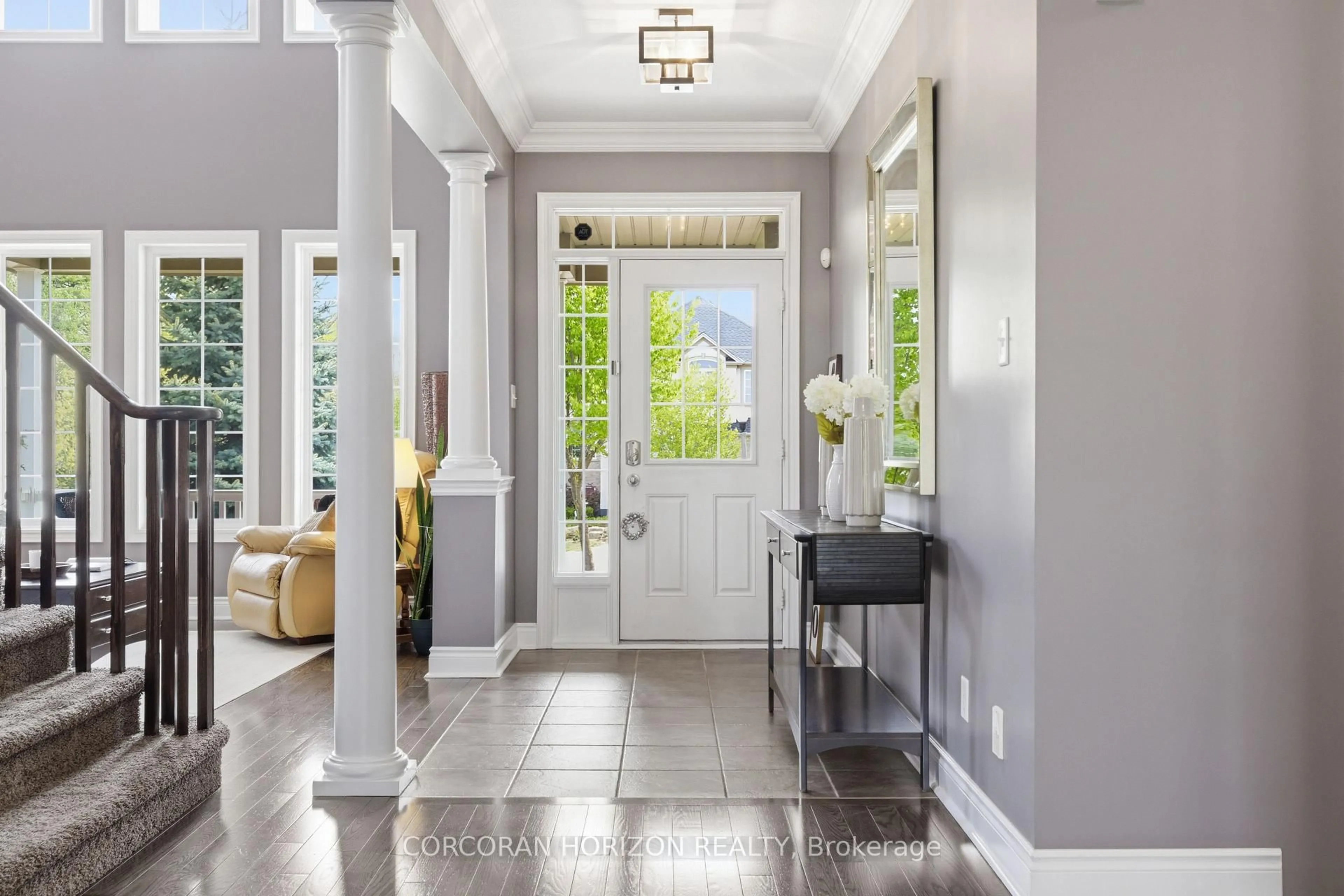 Indoor entryway for 905 Marigold Crt, Kitchener Ontario N2P 2Y3