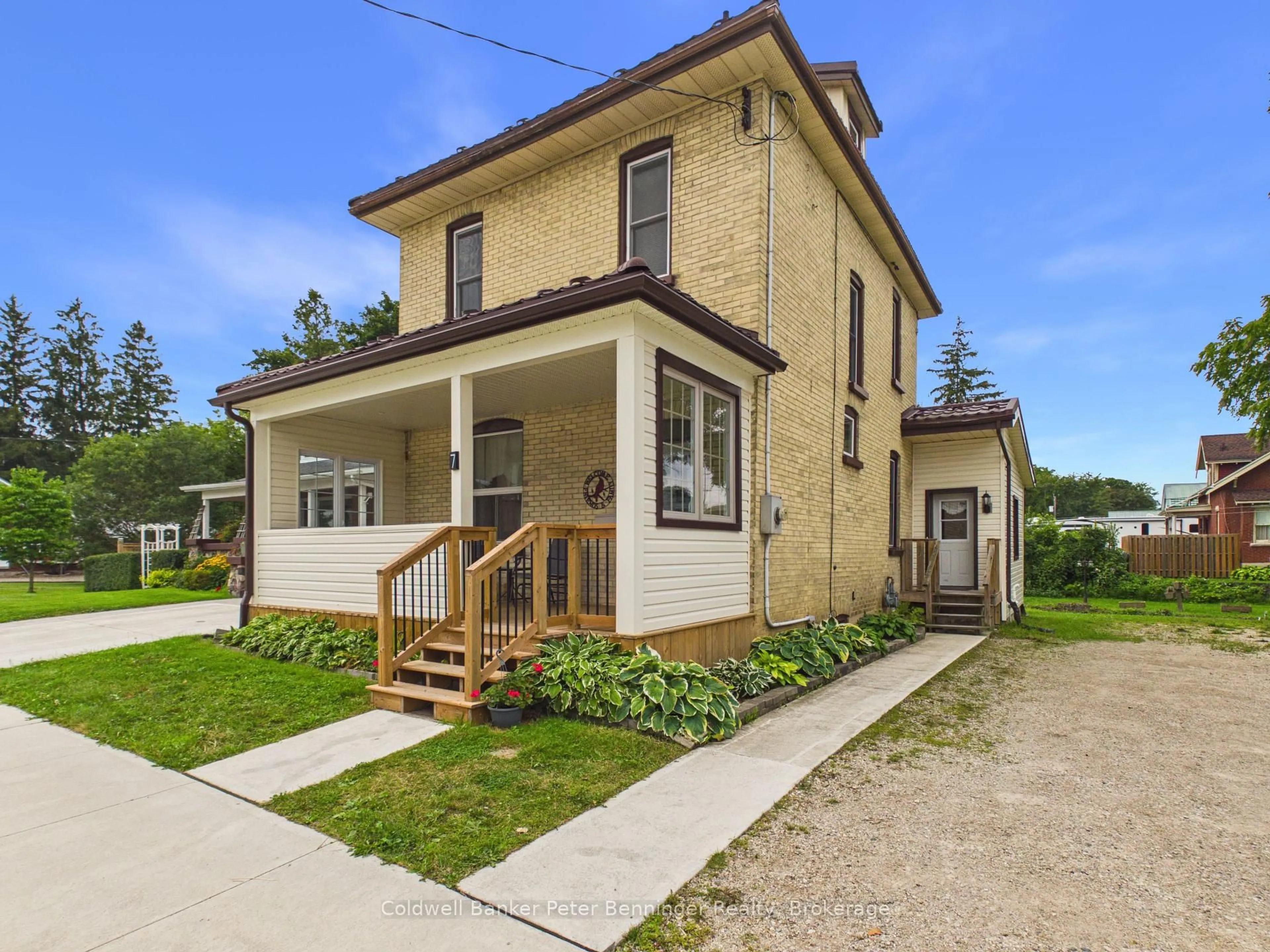 Home with brick exterior material, street for 7 Yonge St, Brockton Ontario N0G 2V0
