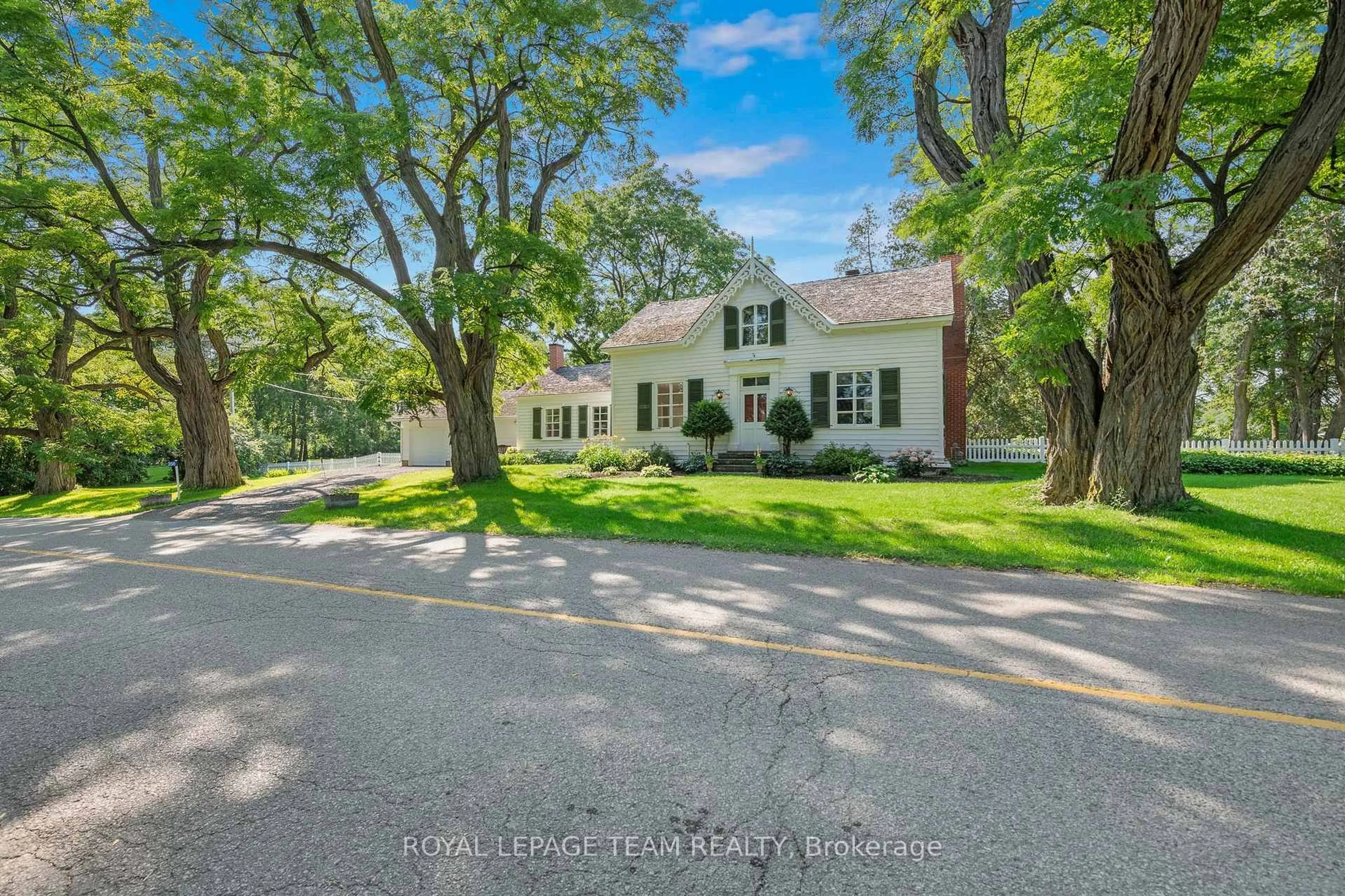 A pic from outside/outdoor area/front of a property/back of a property/a pic from drone, street for 256 Wilson St, Almonte Ontario K0A 1A0