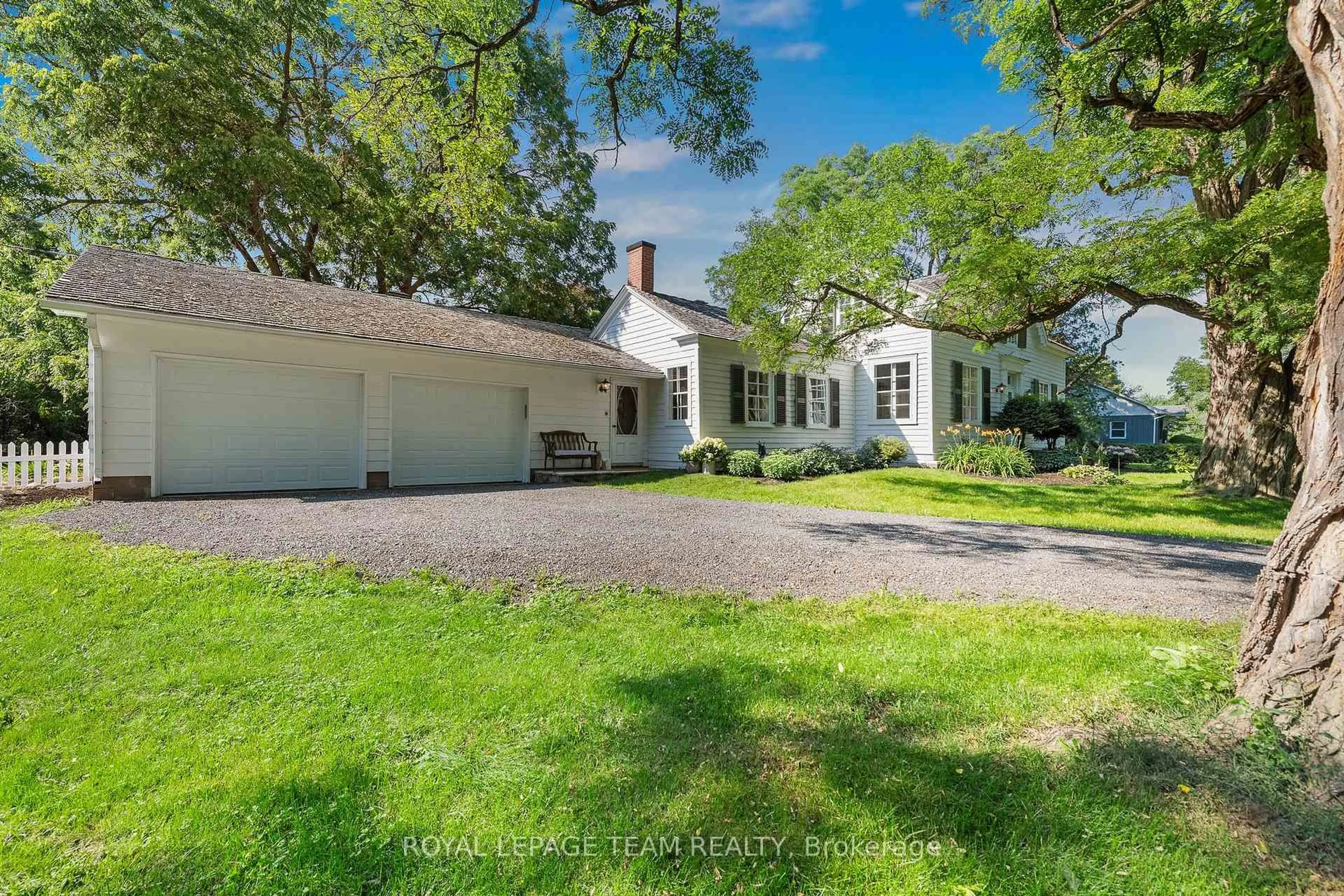 A pic from outside/outdoor area/front of a property/back of a property/a pic from drone, unknown for 256 Wilson St, Almonte Ontario K0A 1A0