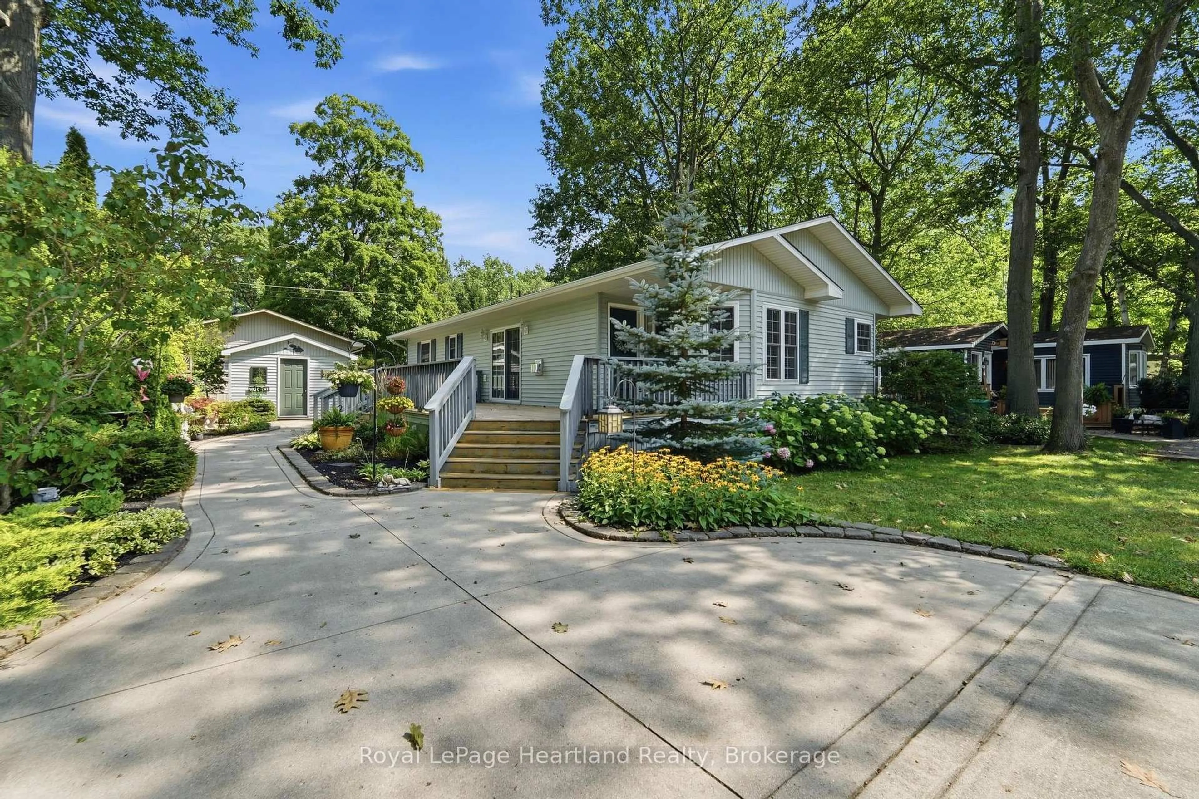 Home with vinyl exterior material, street for 10 HURON Lane, Ashfield-Colborne-Wawanosh Ontario N7A 3Y2