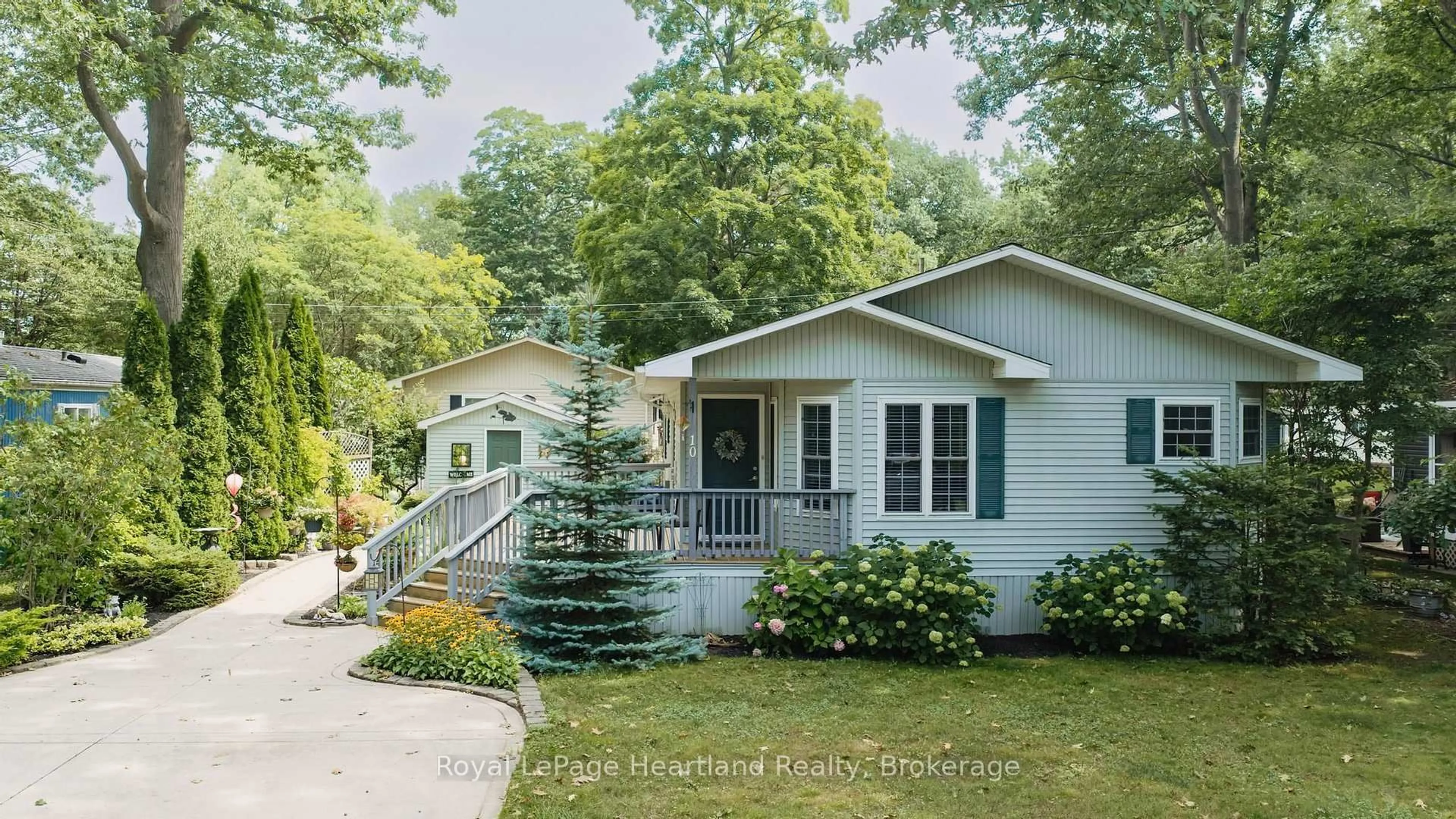 Home with vinyl exterior material, street for 10 HURON Lane, Ashfield-Colborne-Wawanosh Ontario N7A 3Y2