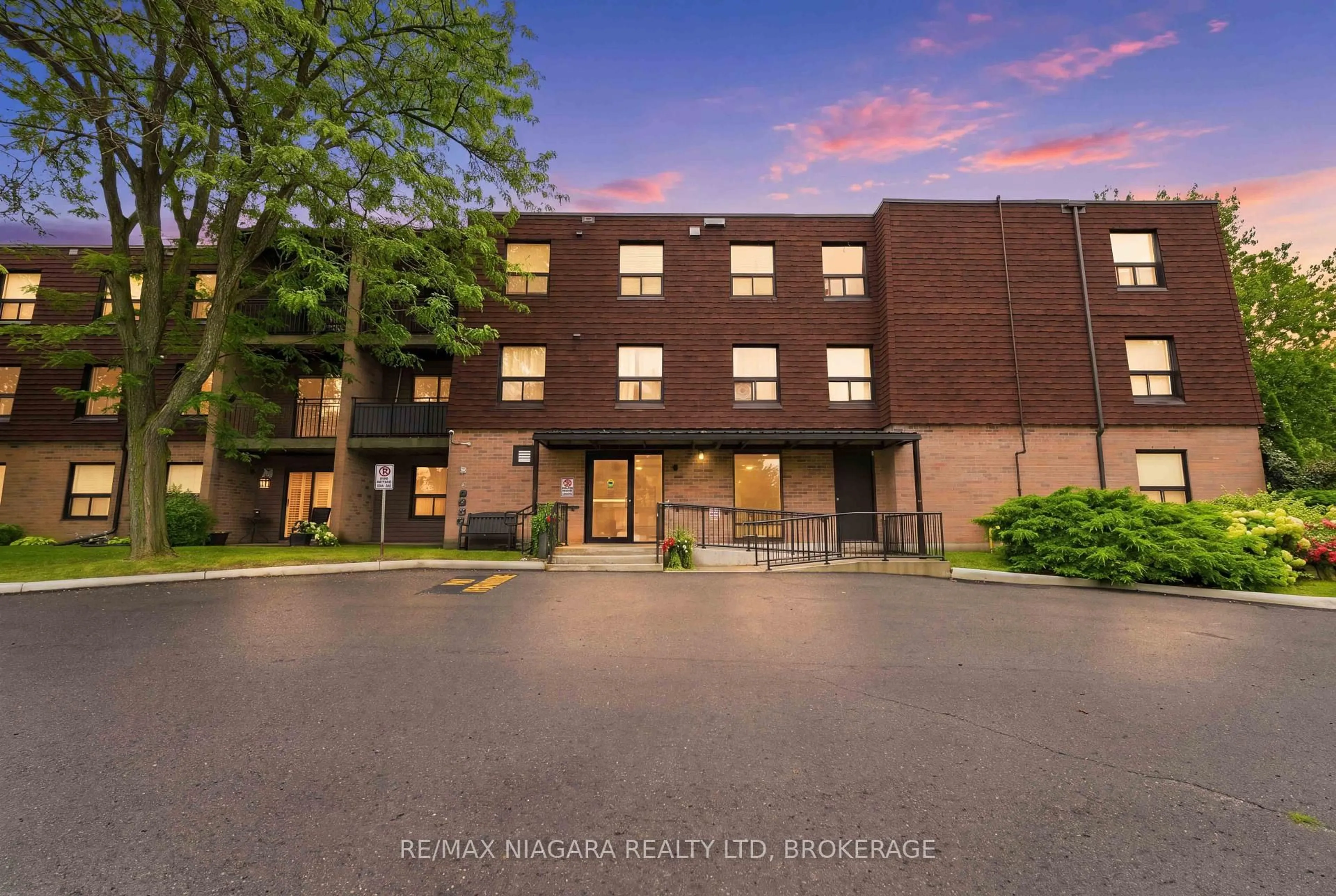 Unknown for 4209 Hixon St #313, Lincoln Ontario L3J 0K2