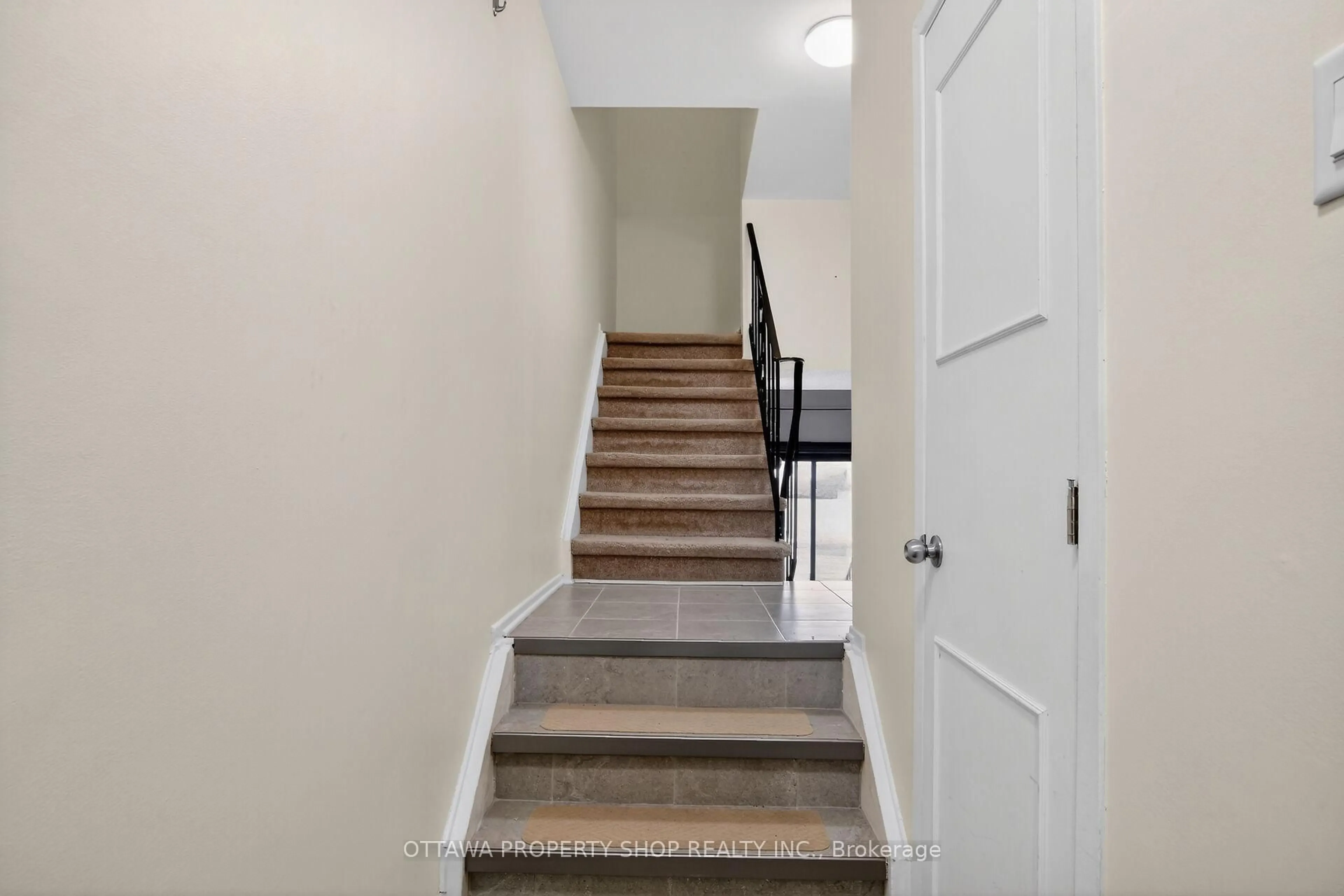 Unknown for 2 Bertona St ##30, Ottawa Ontario K2G 0W2