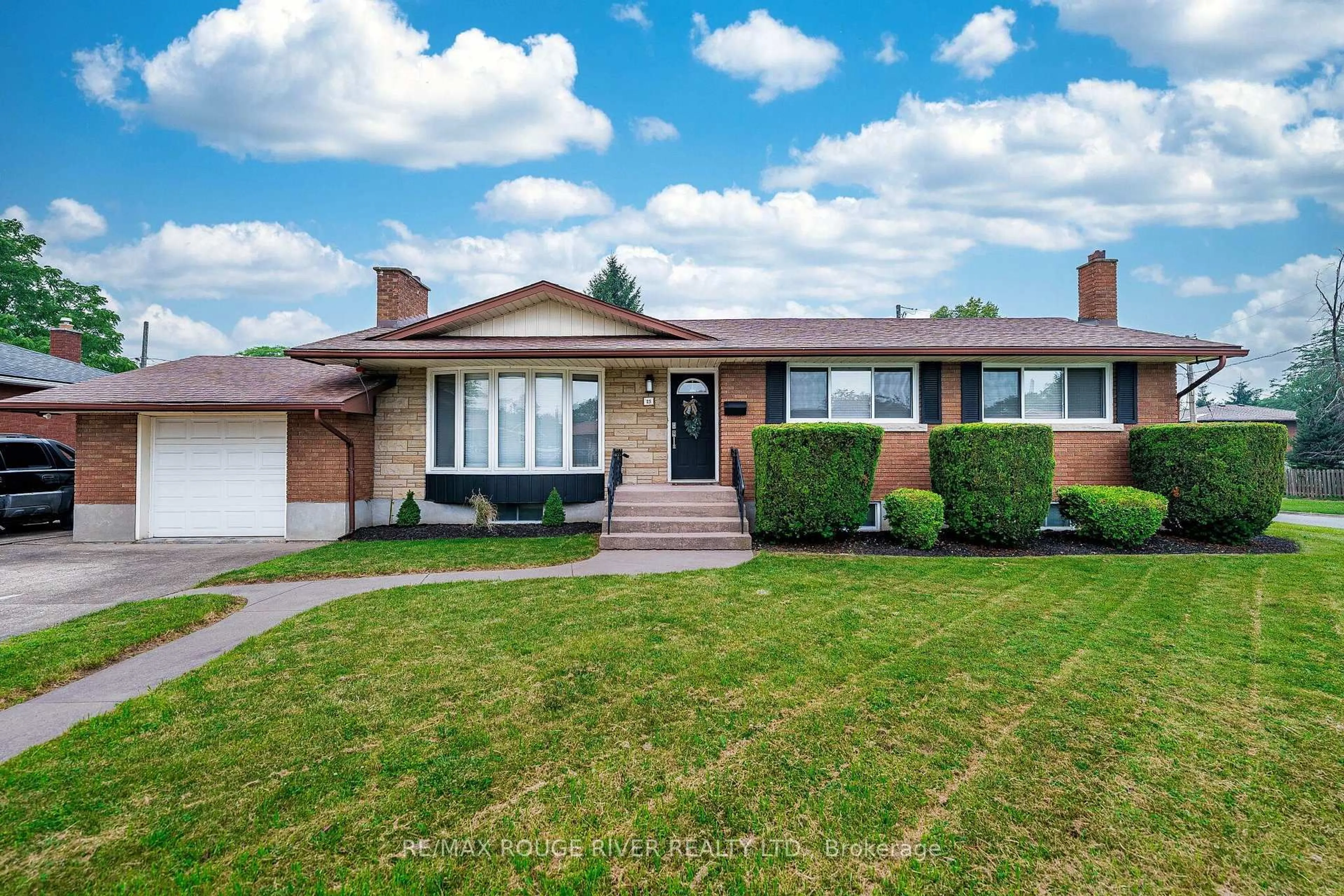 Home with brick exterior material, street for 25 Clearview Hts, St. Catharines Ontario L2T 2W2