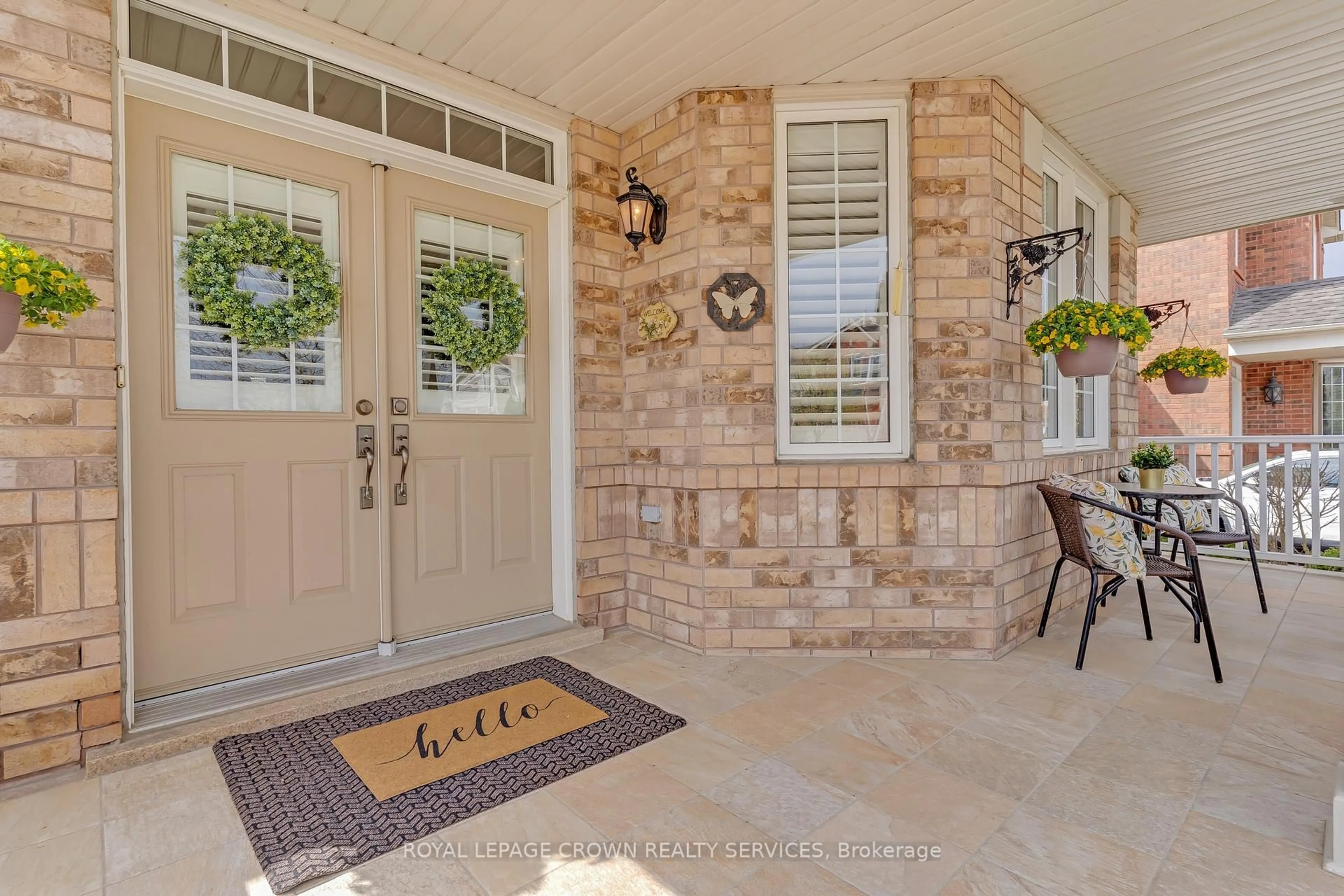 Indoor entryway for 150 Garth Massey Dr, Cambridge Ontario N1T 2G5