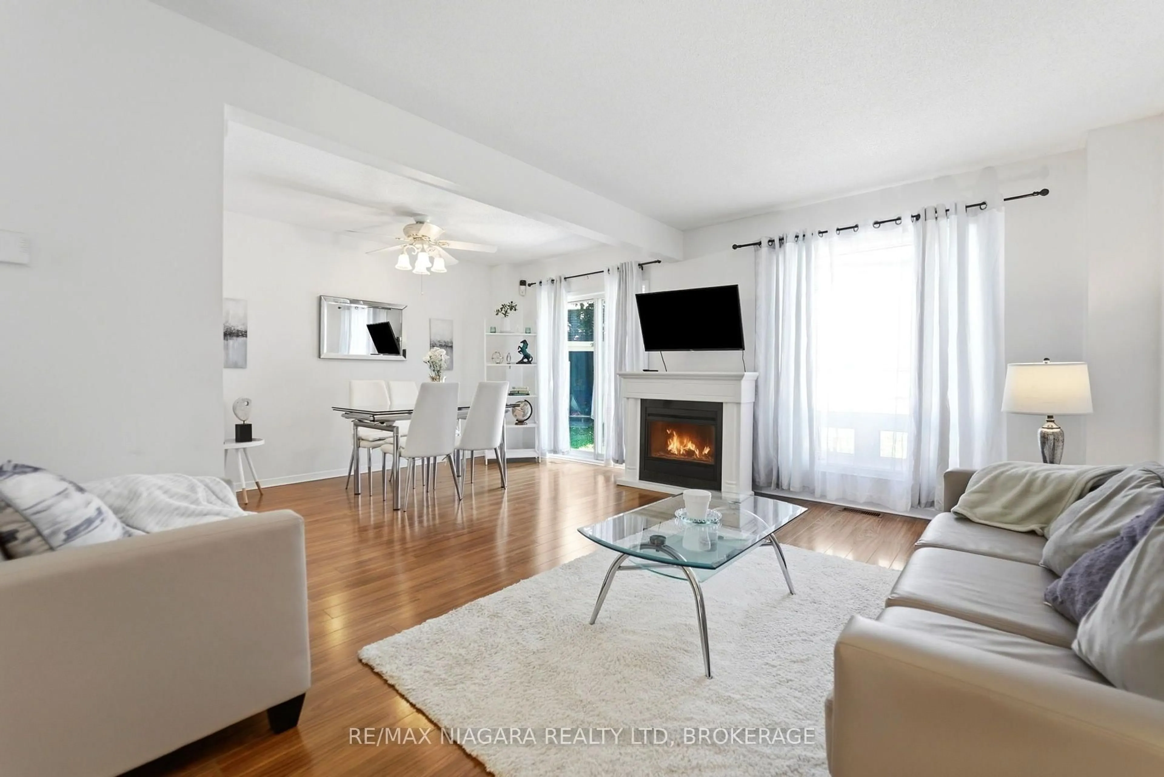 Living room with furniture, unknown for 5735 Deerbrook St, Niagara Falls Ontario L2G 7V7