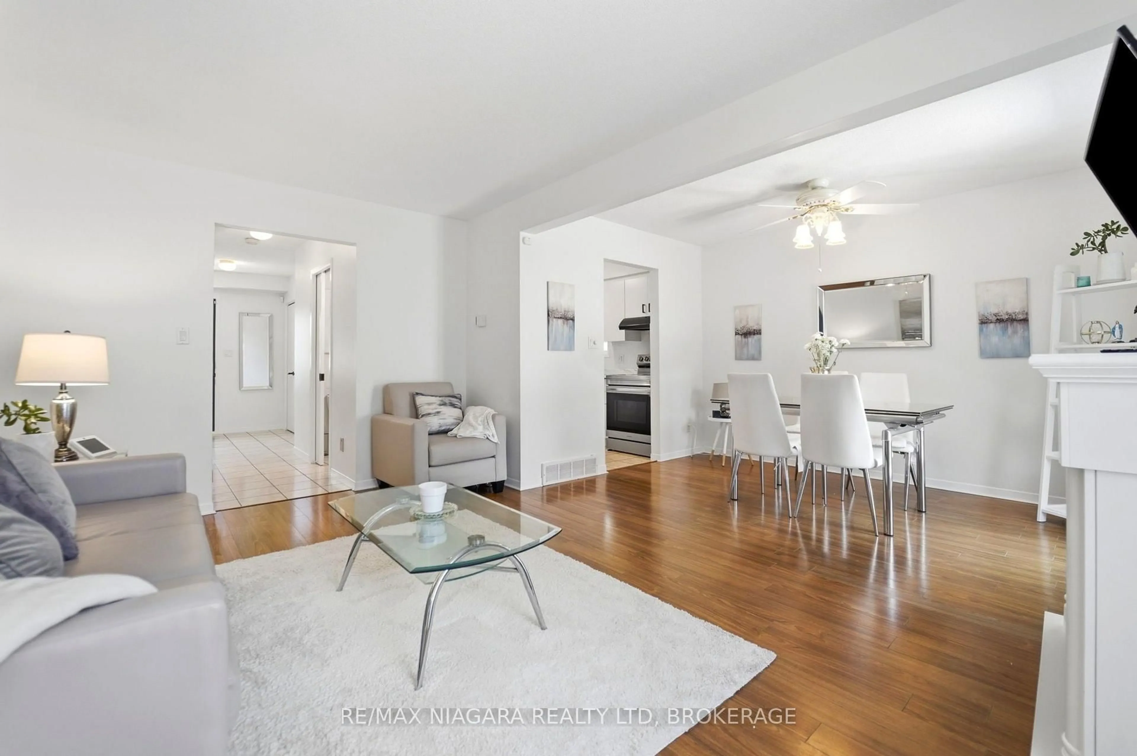 Living room with furniture, unknown for 5735 Deerbrook St, Niagara Falls Ontario L2G 7V7