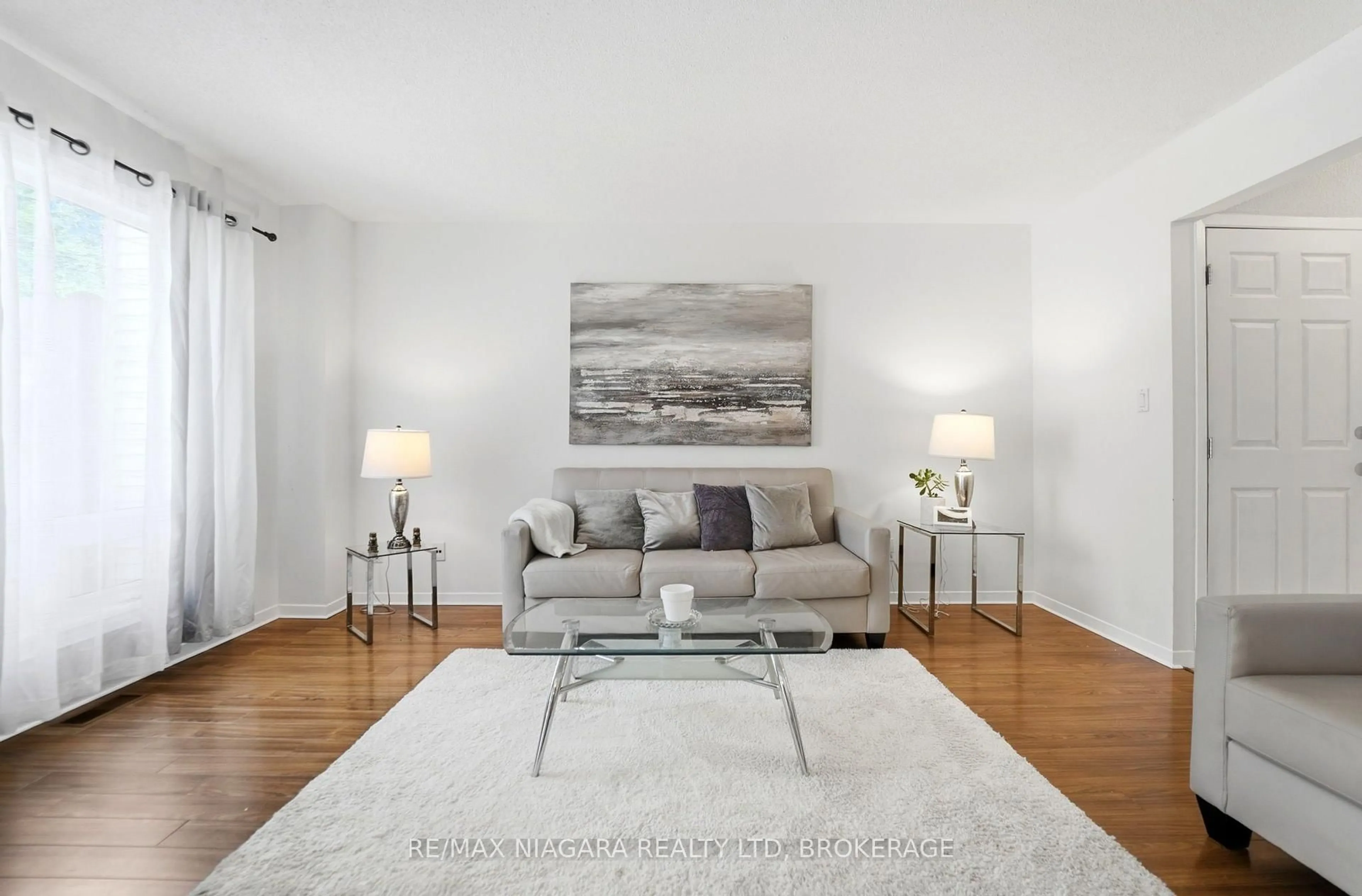 Living room with furniture, unknown for 5735 Deerbrook St, Niagara Falls Ontario L2G 7V7
