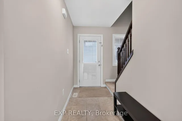 930 Silverfox Cres, London North 3