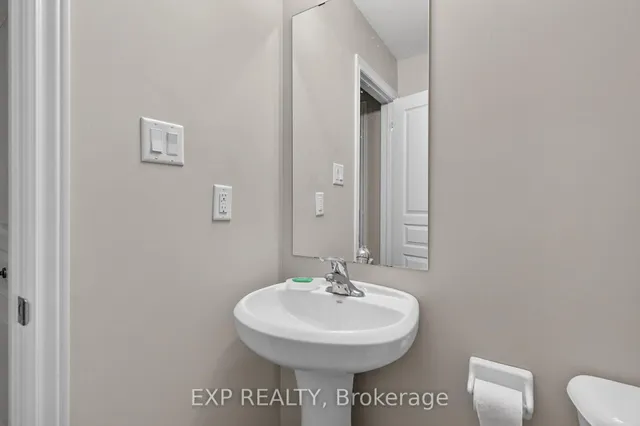 930 Silverfox Cres, London North 5