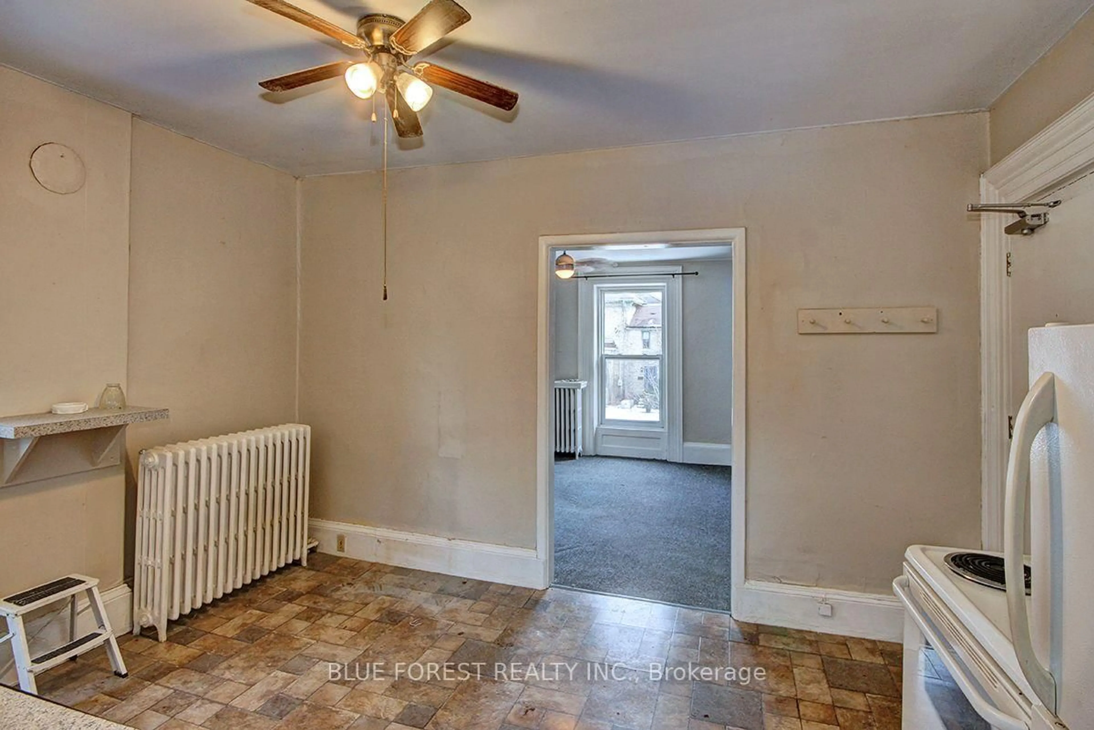 A pic of a room for 7 Church St, St. Thomas Ontario N5R 3E4