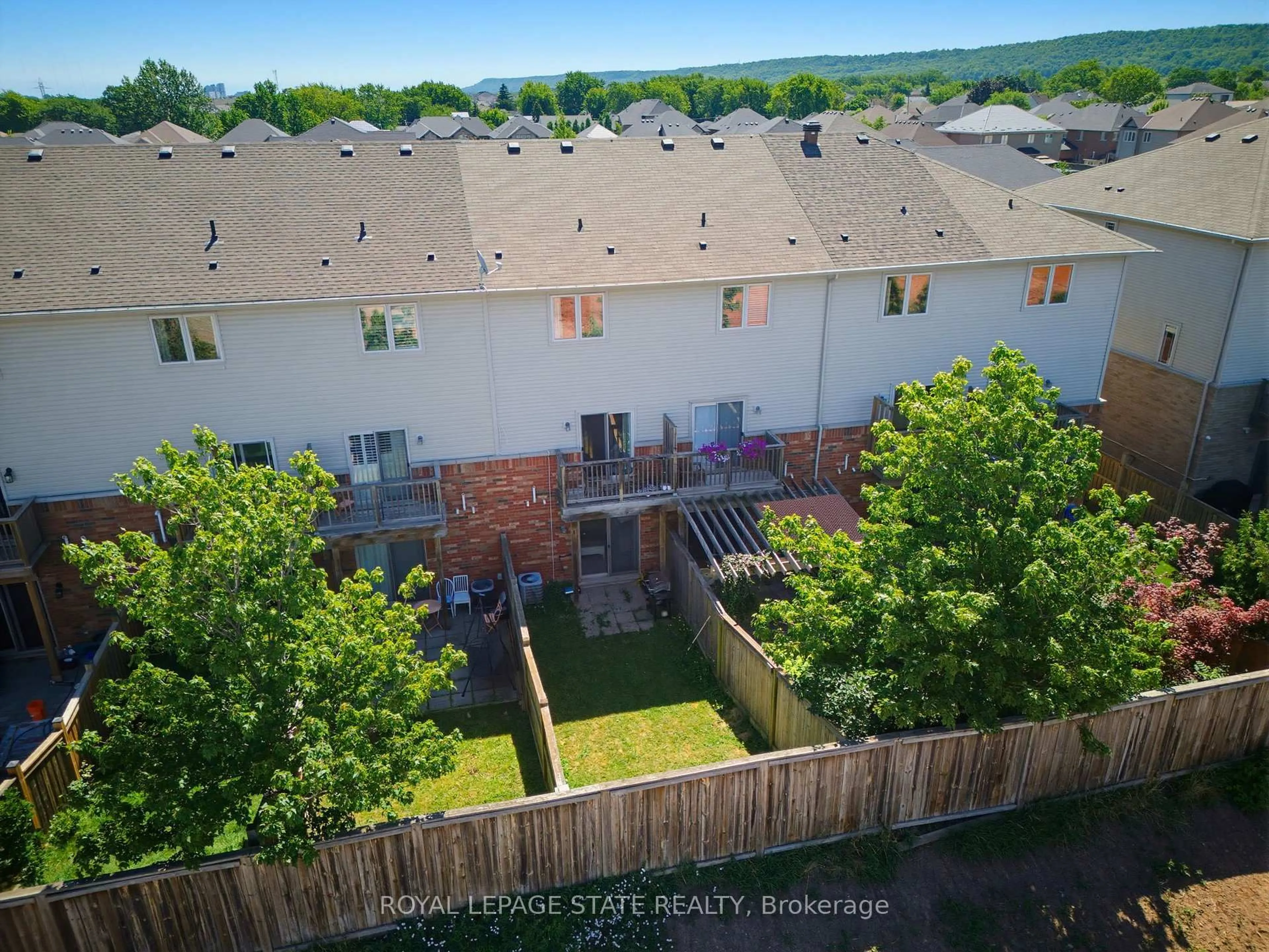 A pic from outside/outdoor area/front of a property/back of a property/a pic from drone, unknown for 41 Edenrock Dr, Hamilton Ontario L8E 0G6