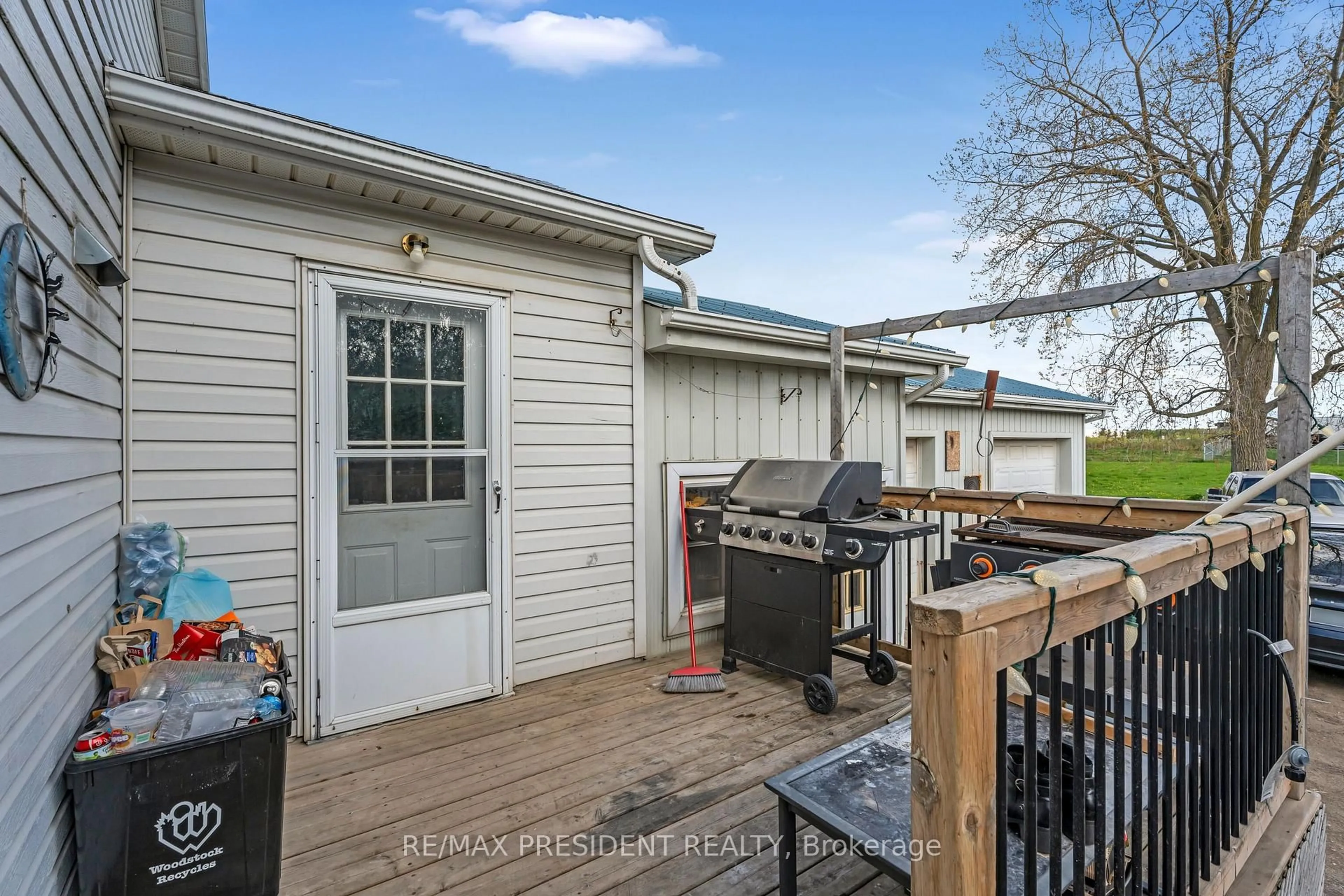 Patio, unknown for 1224 Parkinson Rd, Woodstock Ontario N4S 7W3