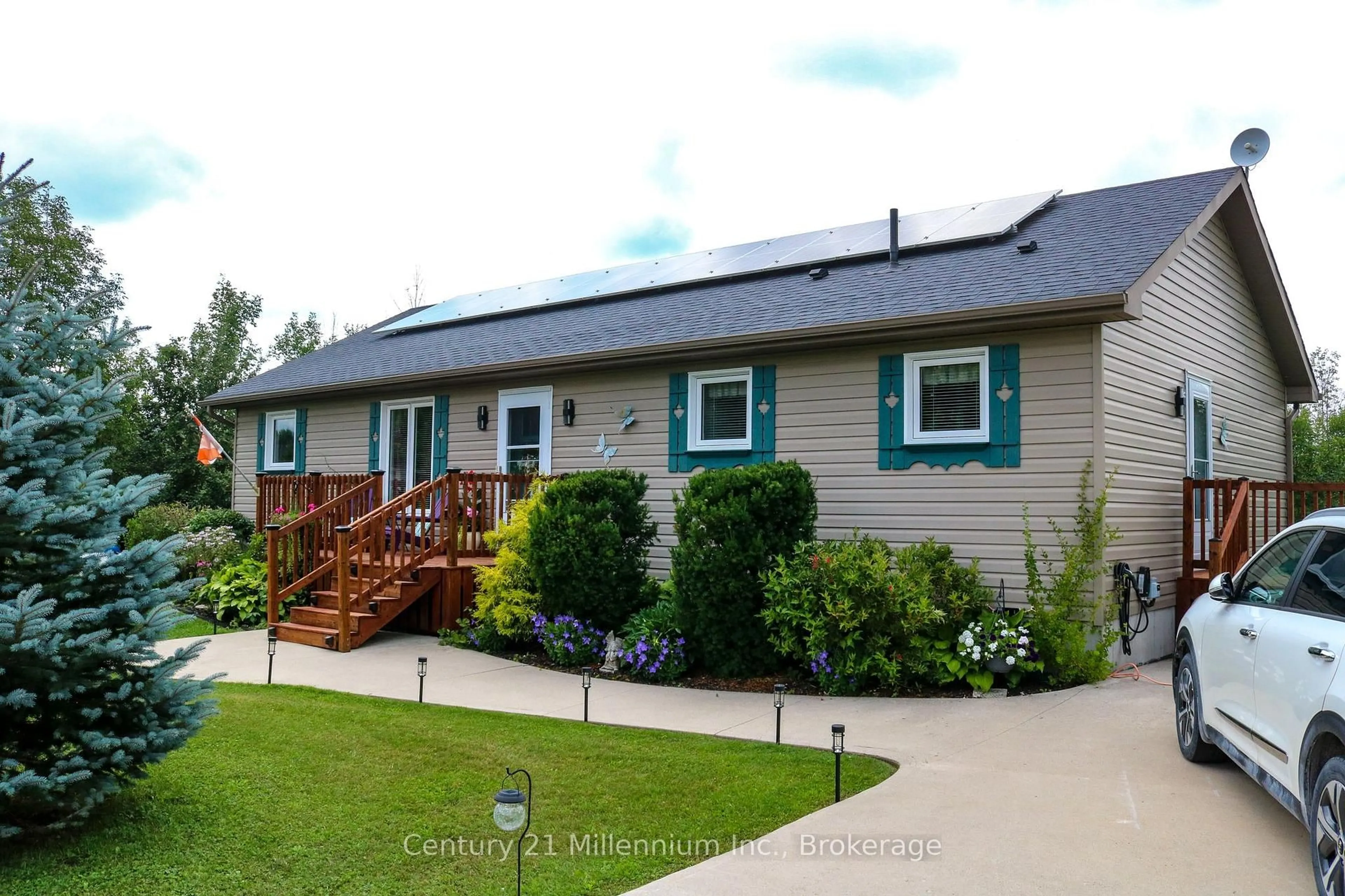 Home with vinyl exterior material, street for 126 Almur Dr, Georgian Bluffs Ontario N0H 2T0