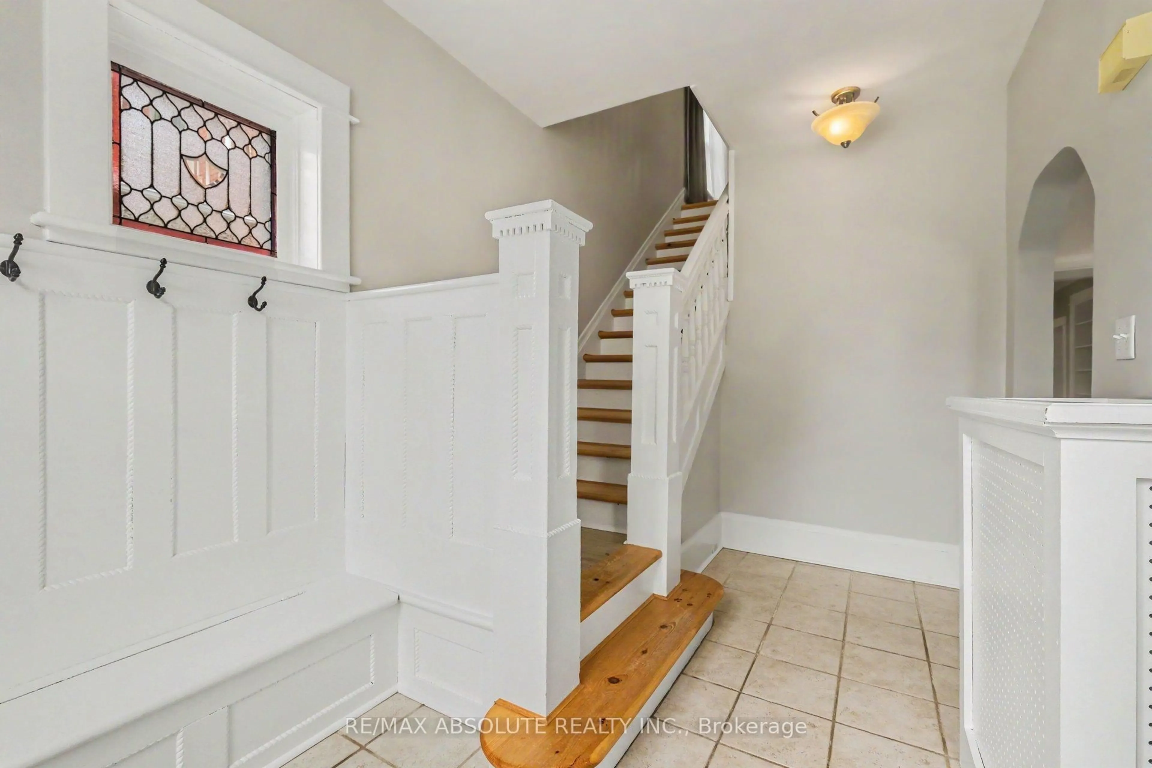 Indoor entryway for 16 Glen Ave, Smiths Falls Ontario K7A 1S2