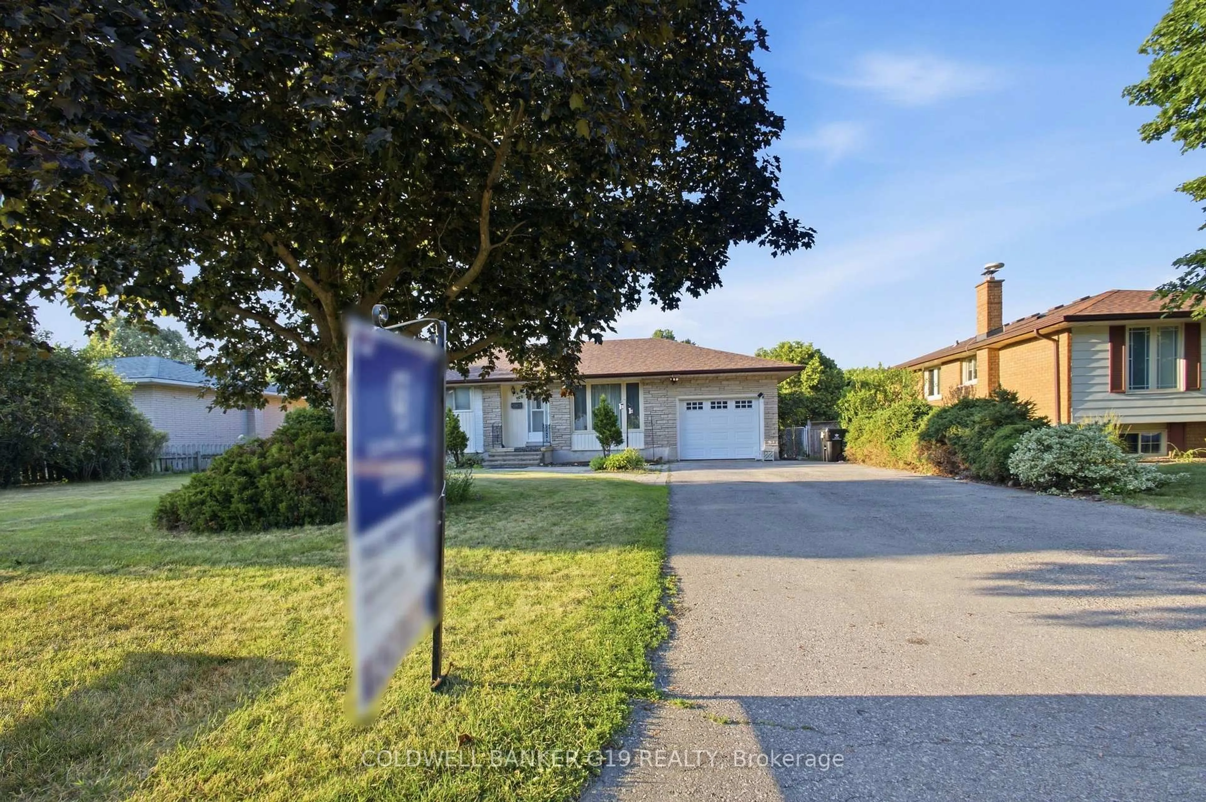 A pic from outside/outdoor area/front of a property/back of a property/a pic from drone, street for 360 Blair Rd, Cambridge Ontario N1S 2K2