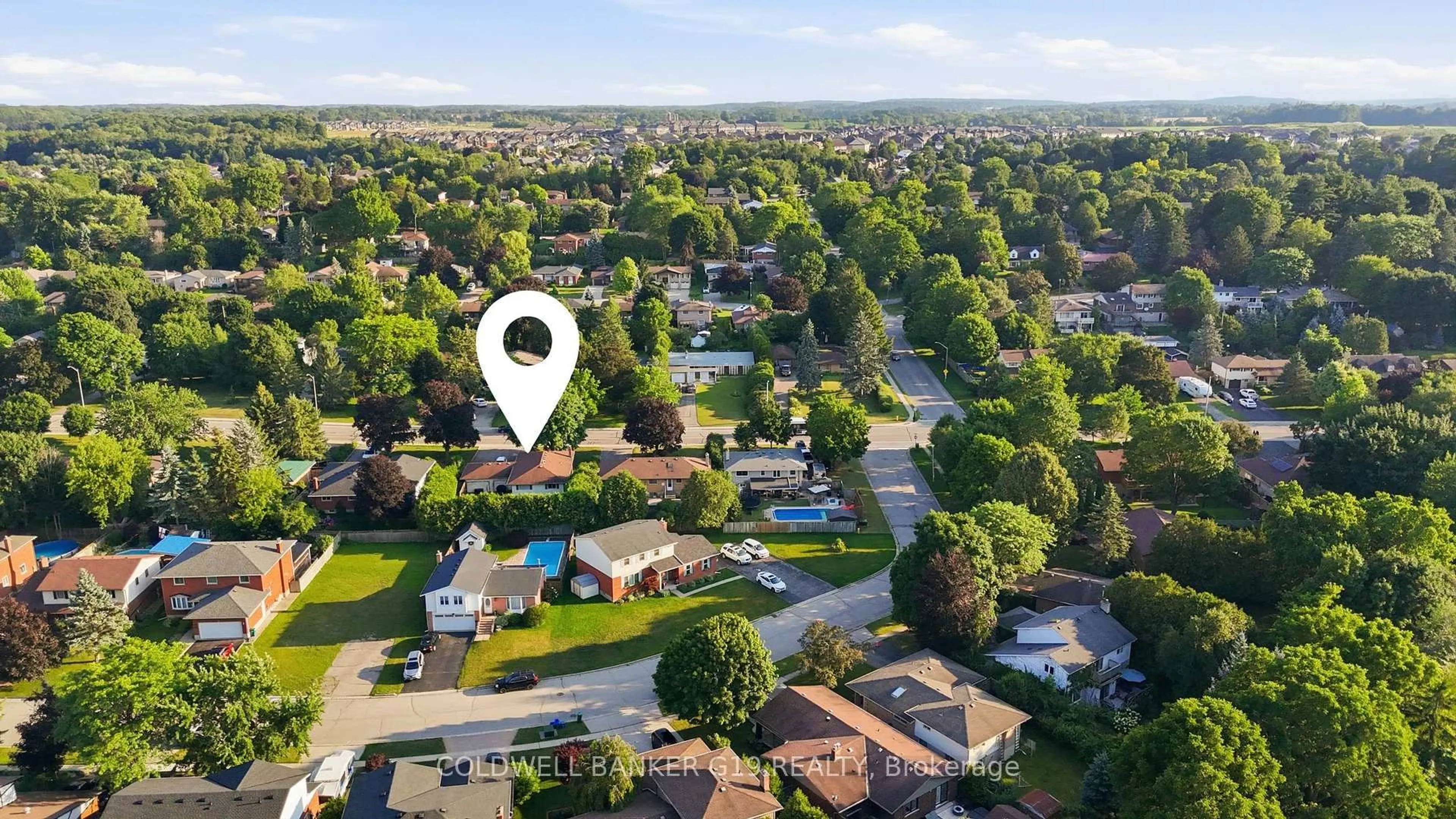 A pic from outside/outdoor area/front of a property/back of a property/a pic from drone, street for 360 Blair Rd, Cambridge Ontario N1S 2K2