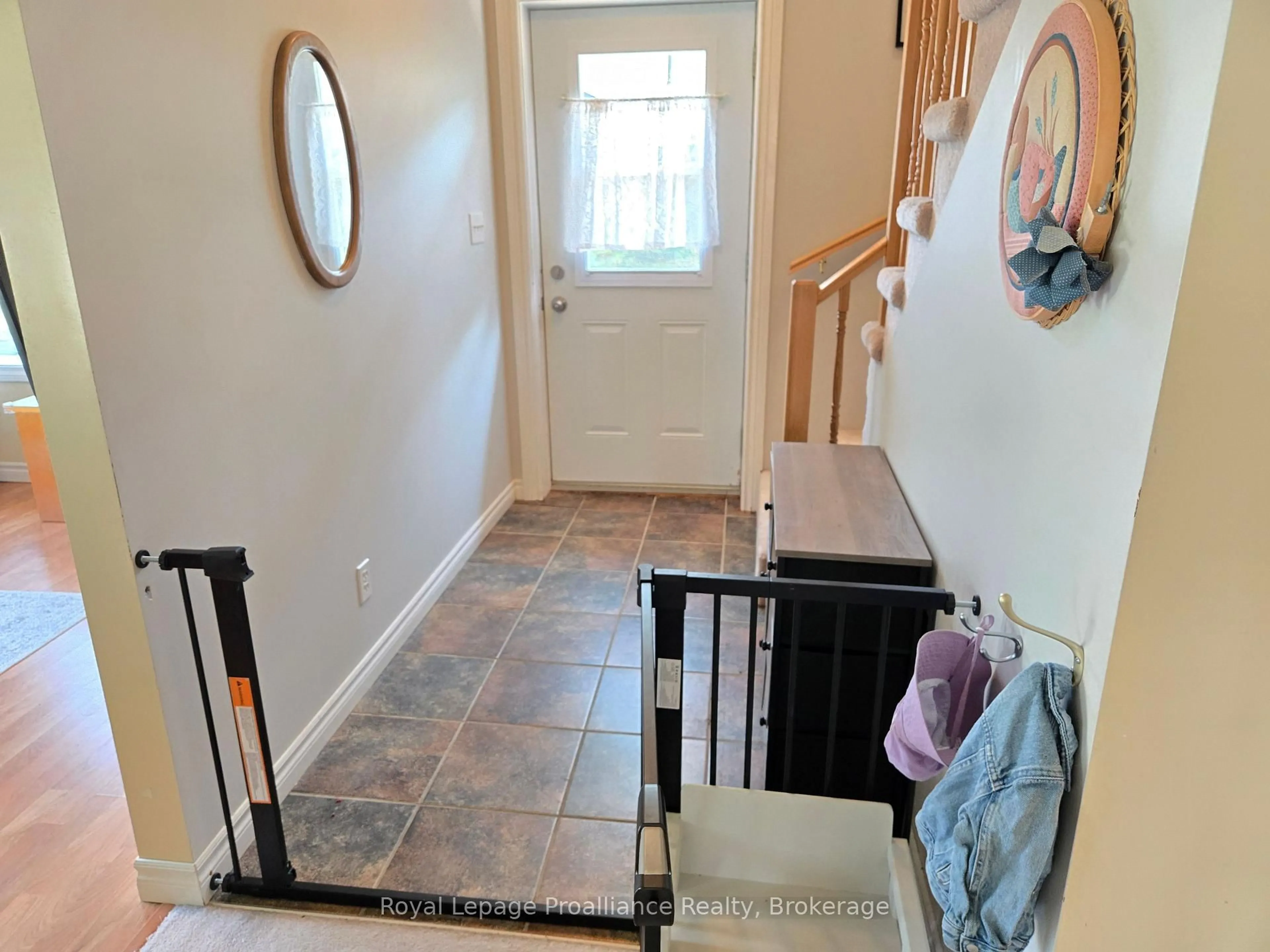 Indoor entryway for 48 South George St, Belleville Ontario K8N 3G6