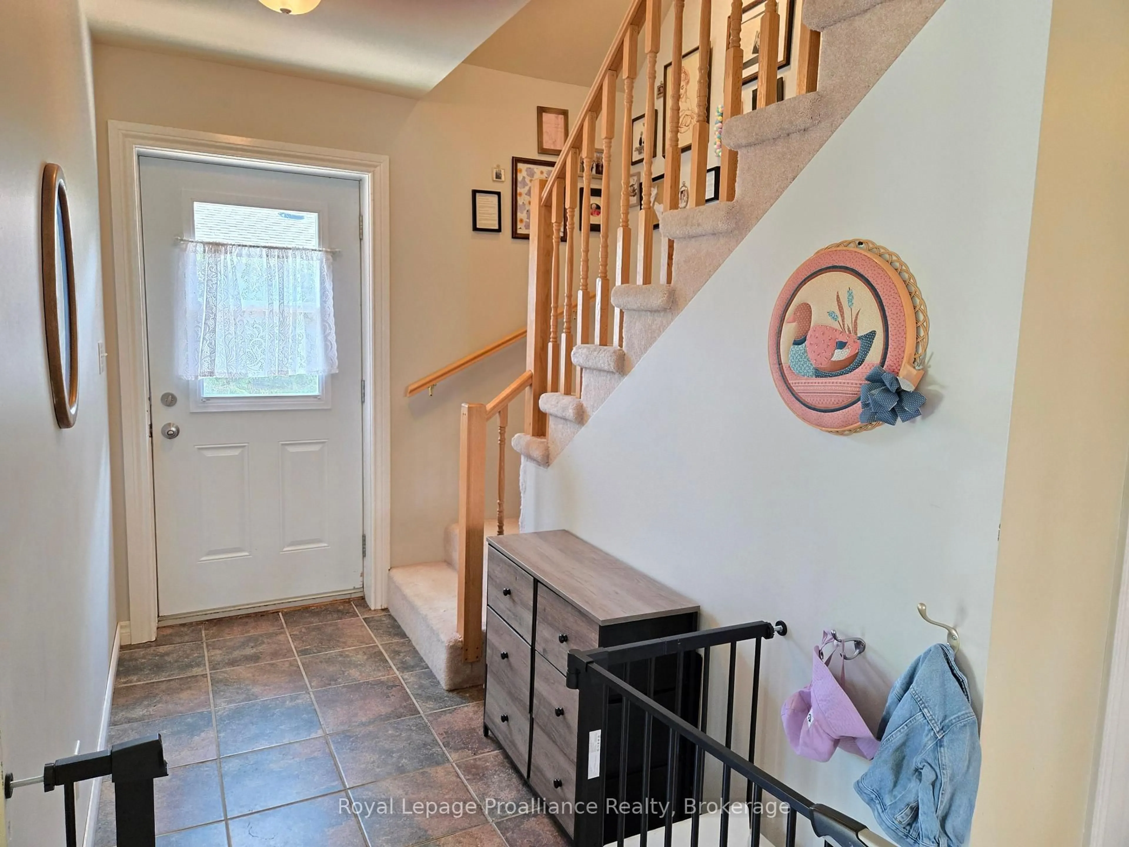 Indoor entryway for 48 South George St, Belleville Ontario K8N 3G6