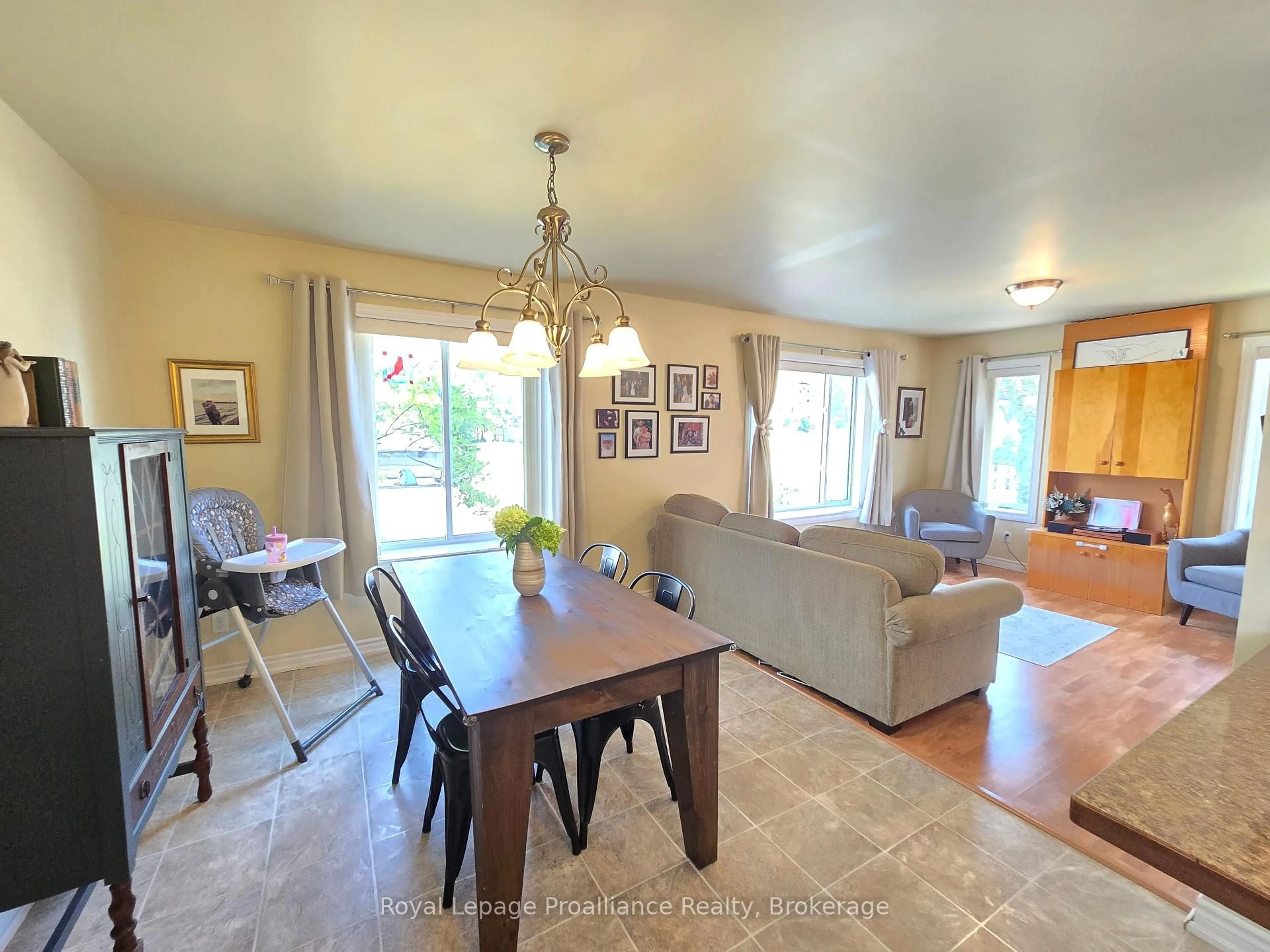 Dining room, unknown for 48 South George St, Belleville Ontario K8N 3G6