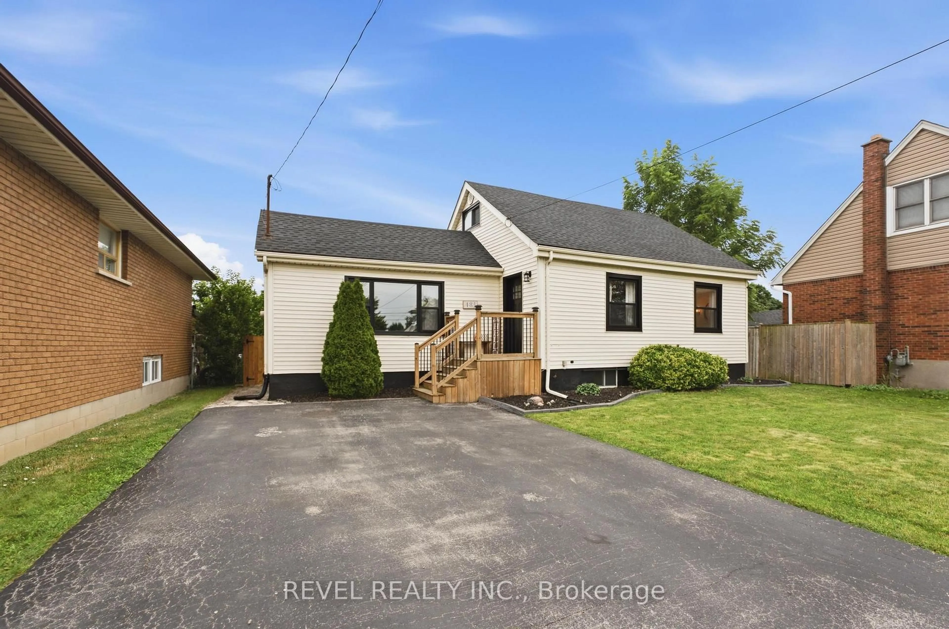 A pic from outside/outdoor area/front of a property/back of a property/a pic from drone, street for 481 Upper Gage Ave, Hamilton Ontario L8V 4J2