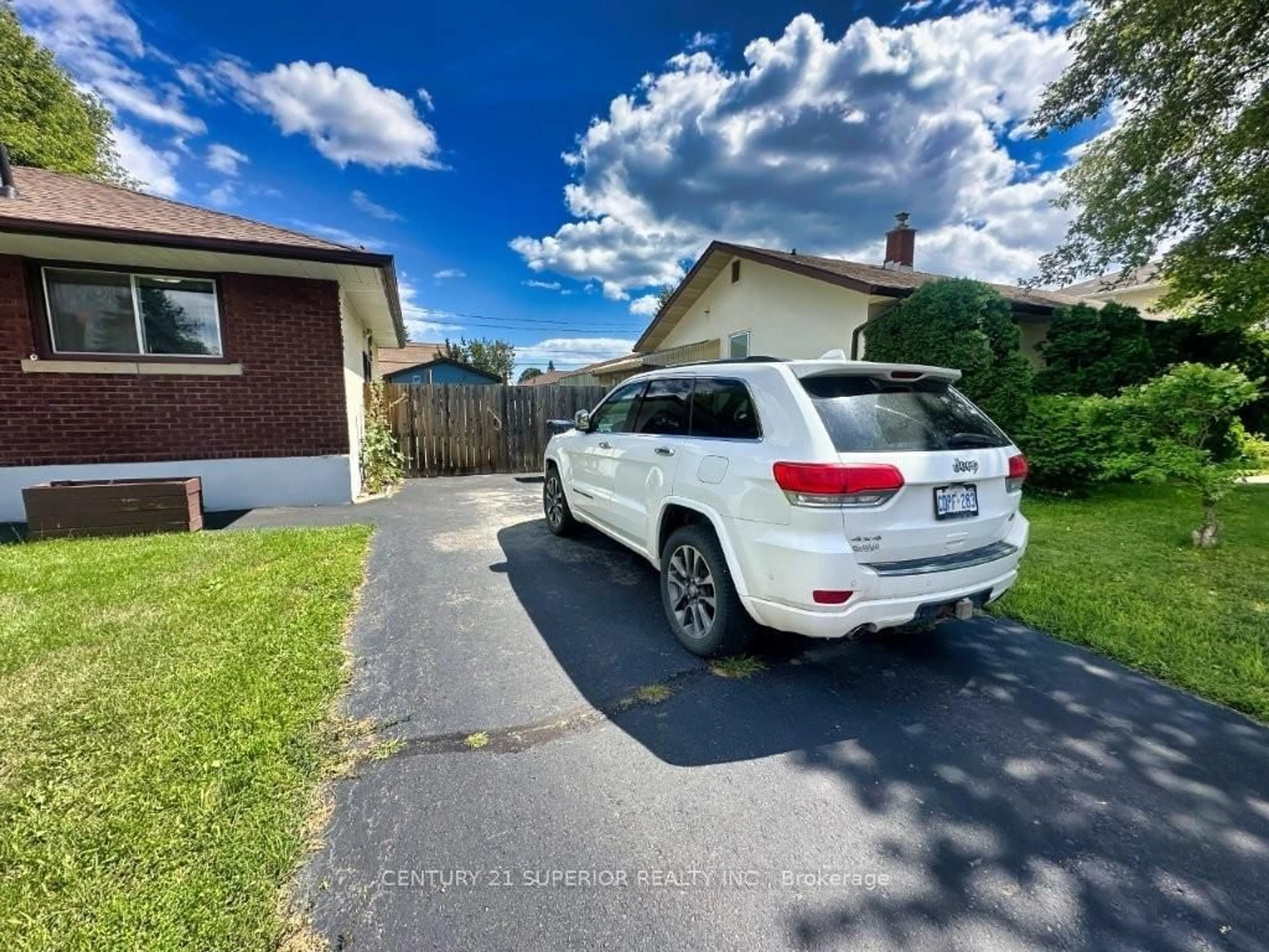 A pic from outside/outdoor area/front of a property/back of a property/a pic from drone, street for 464 James Street, Thunder Bay Ontario P7E 2V5