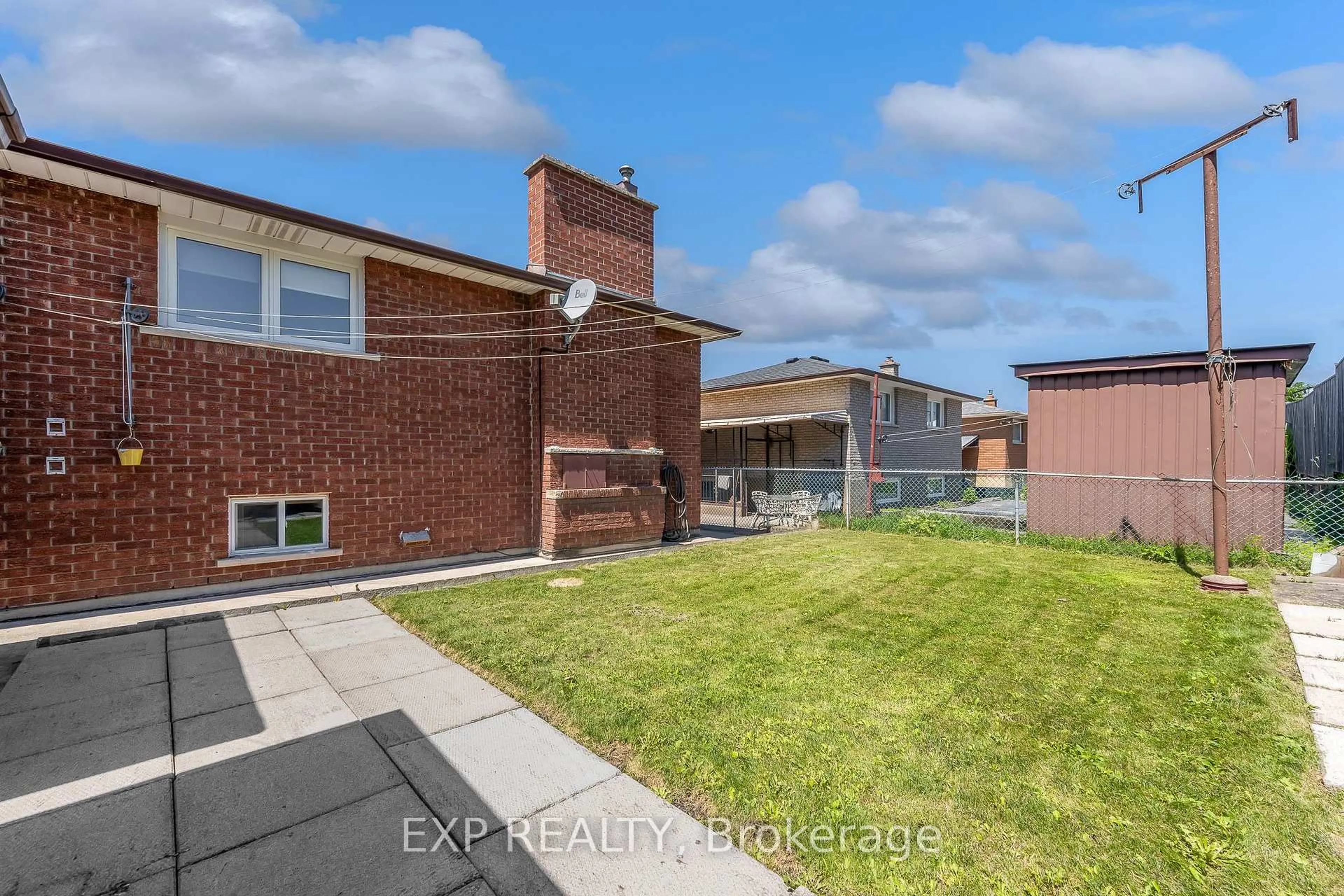 A pic from outside/outdoor area/front of a property/back of a property/a pic from drone, street for 150 Marcella Cres, Hamilton Ontario L8K 6G3