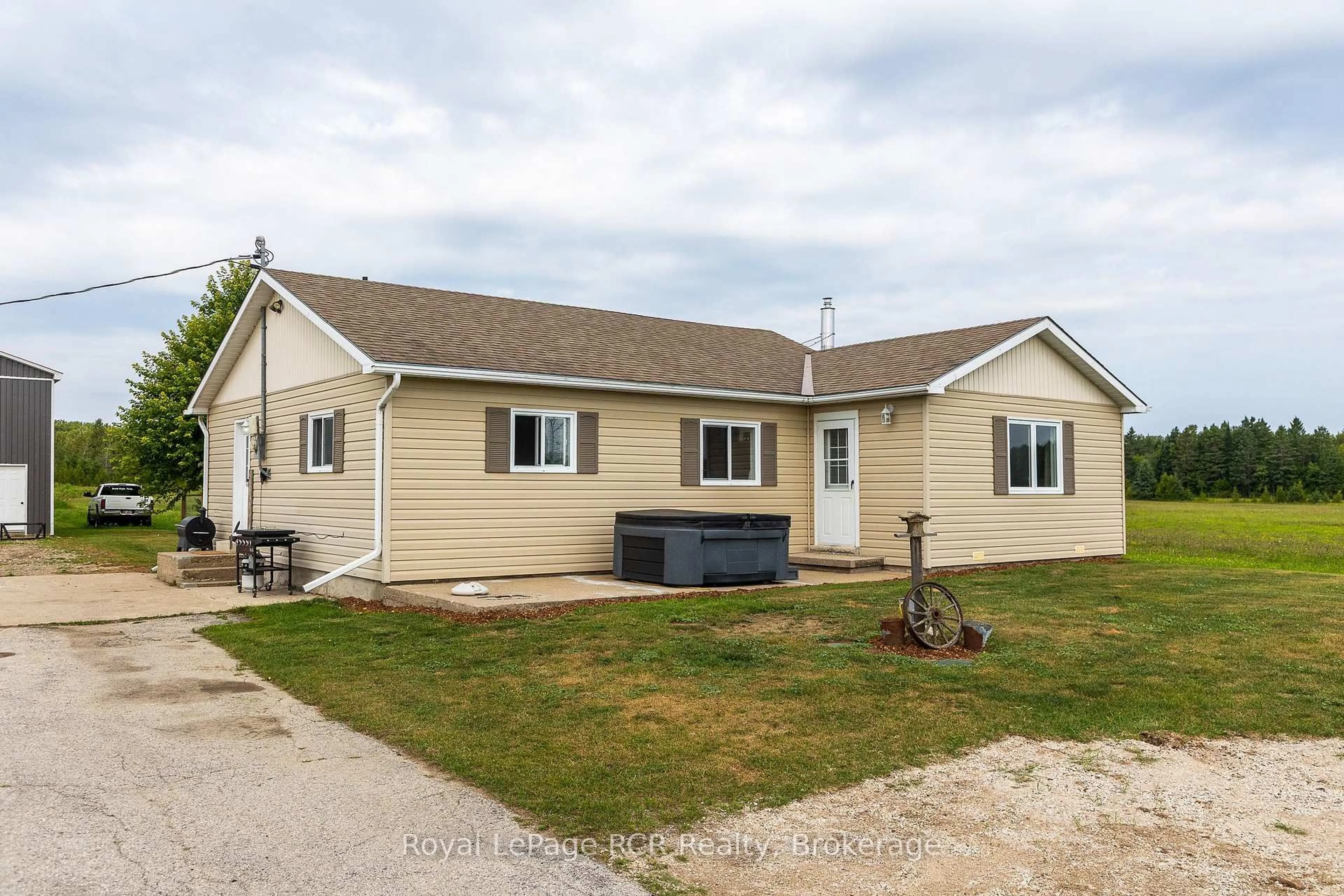 A pic from outside/outdoor area/front of a property/back of a property/a pic from drone, unknown for 1519 West Rd, Northern Bruce Peninsula Ontario N0H 1W0
