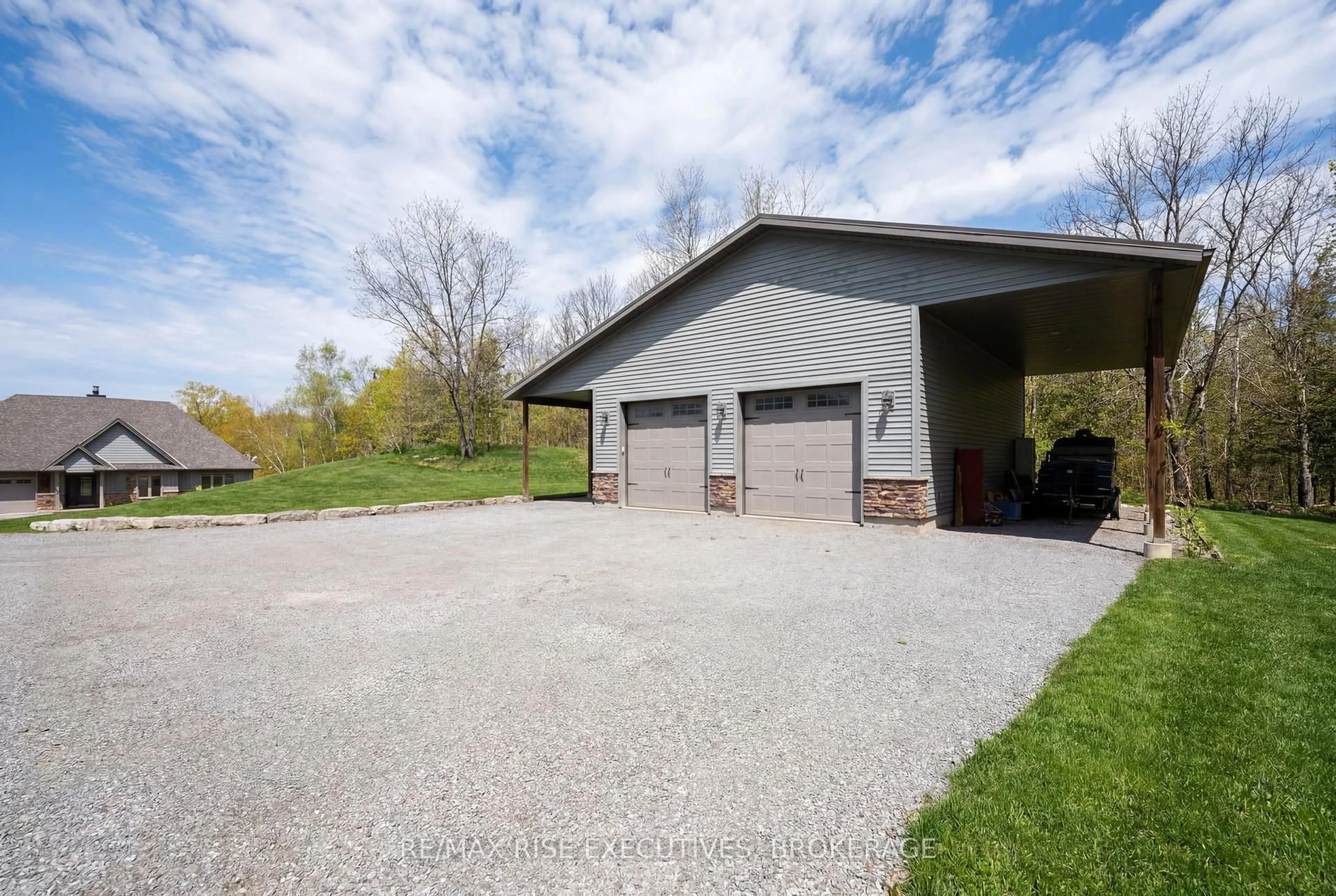 Indoor garage for 1206B Burnt Hills Rd, Battersea Ontario K0H 1H0