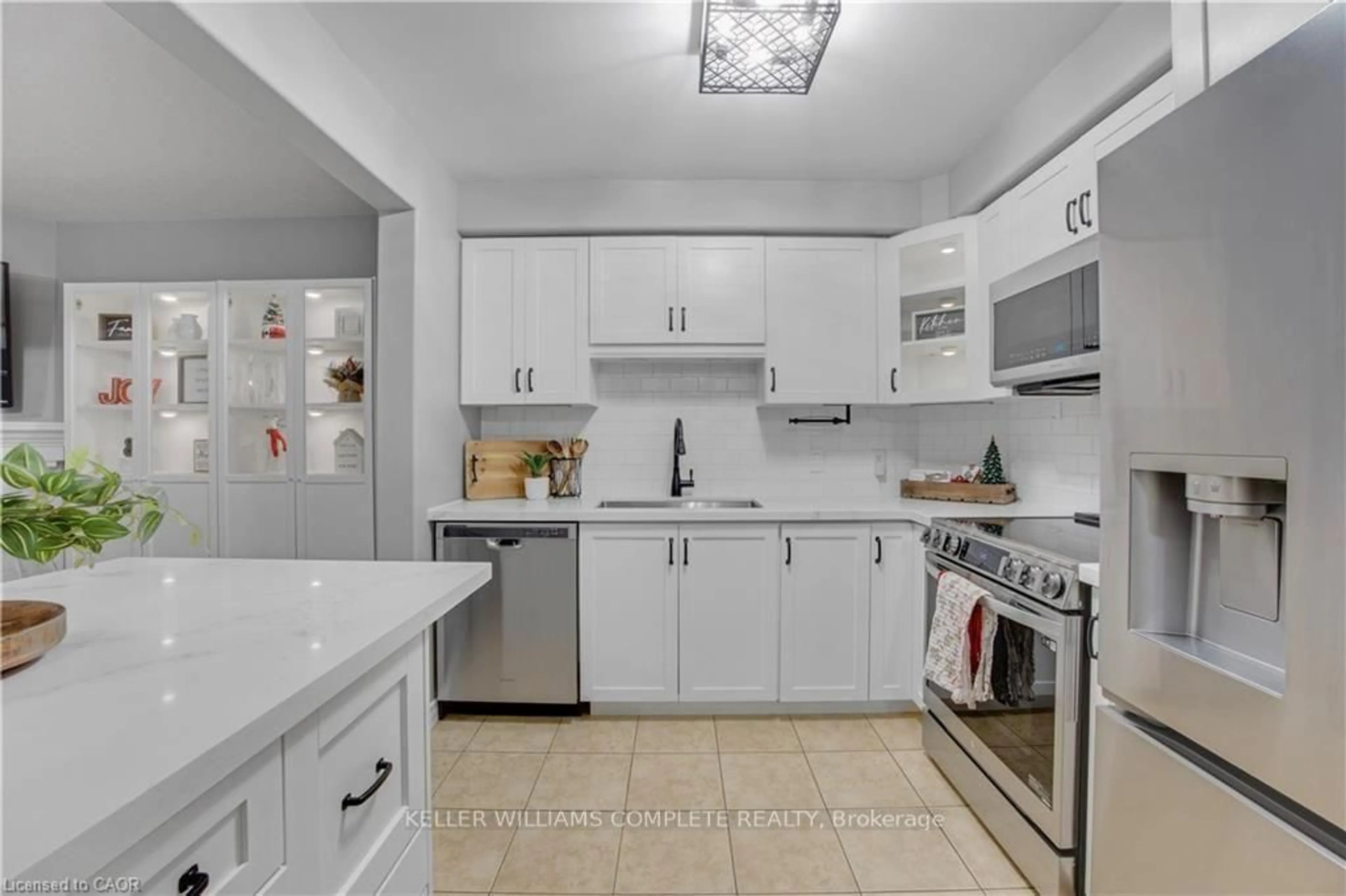 Standard kitchen, ceramic/tile floor for 4465 COMFORT Cres, Lincoln Ontario L3J 1M3